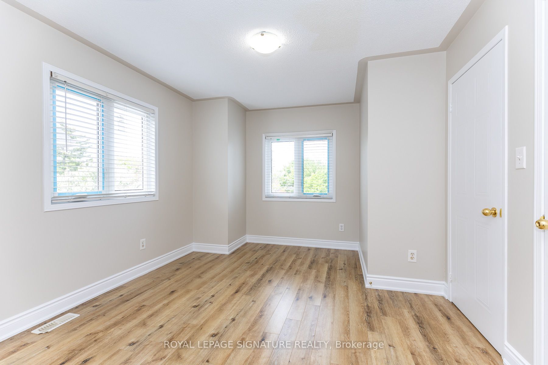 60 Blue Spruce Street Property Photo 27