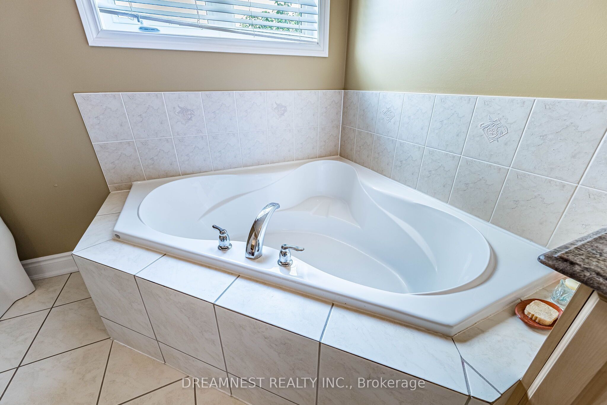 1515 Stewart Crescent Property Photo 14