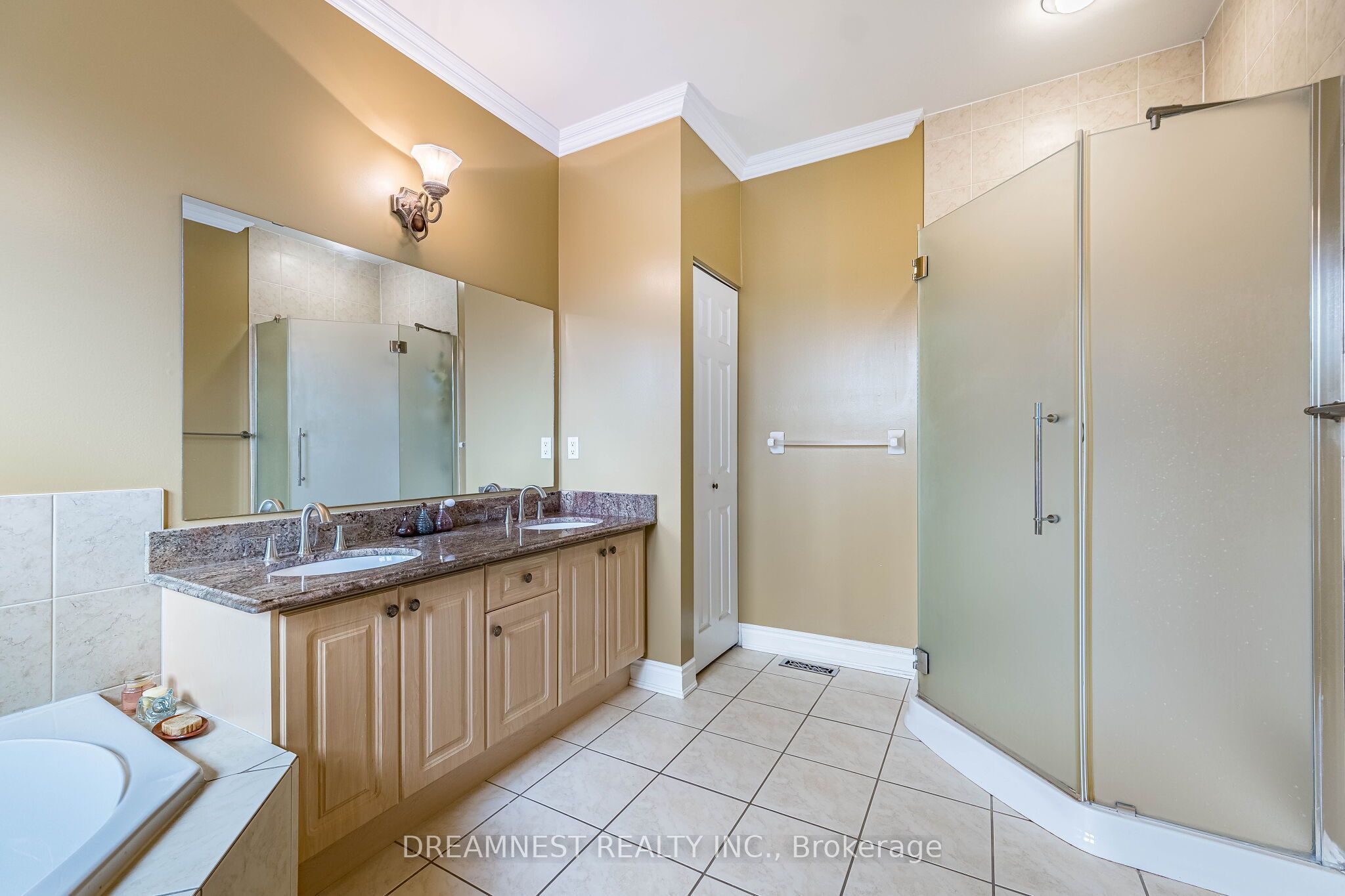 1515 Stewart Crescent Property Photo 15