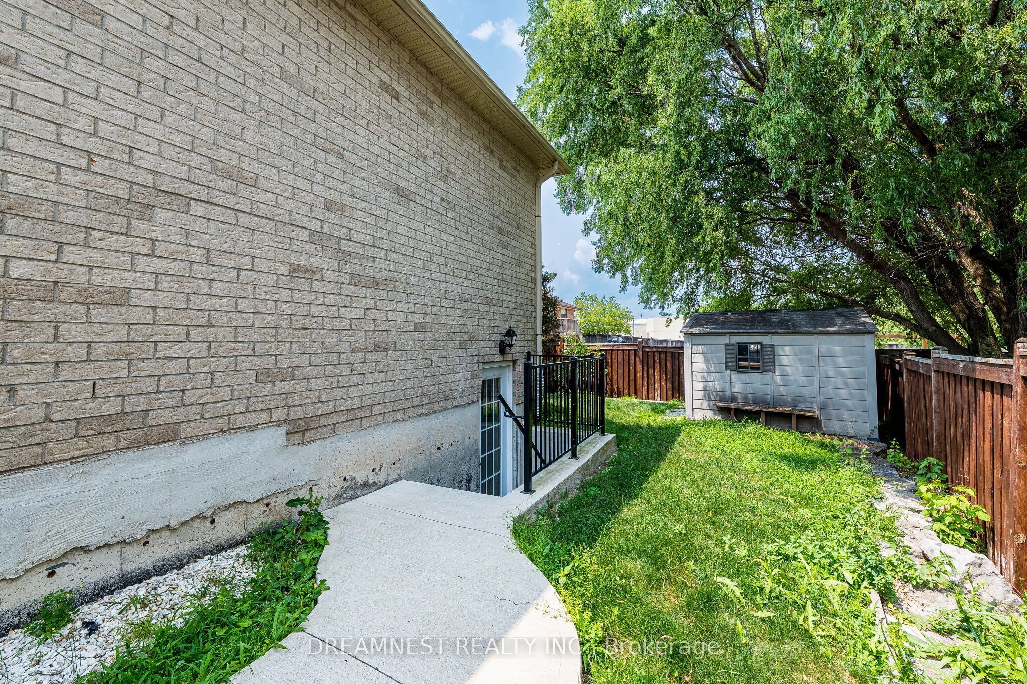 1515 Stewart Crescent Property Photo 21