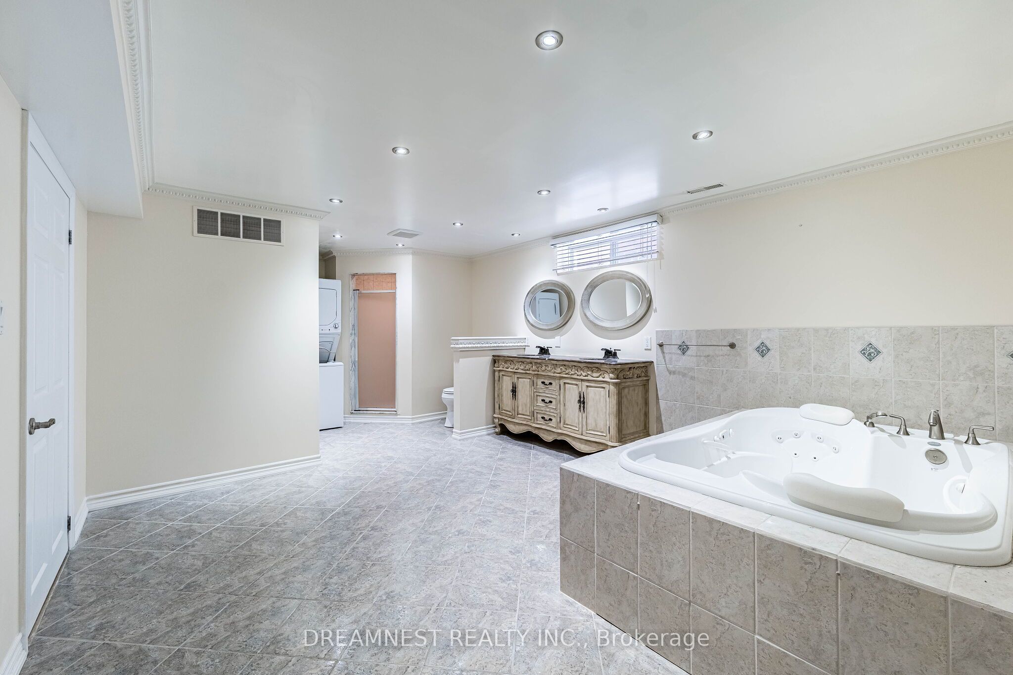 1515 Stewart Crescent Property Photo 29