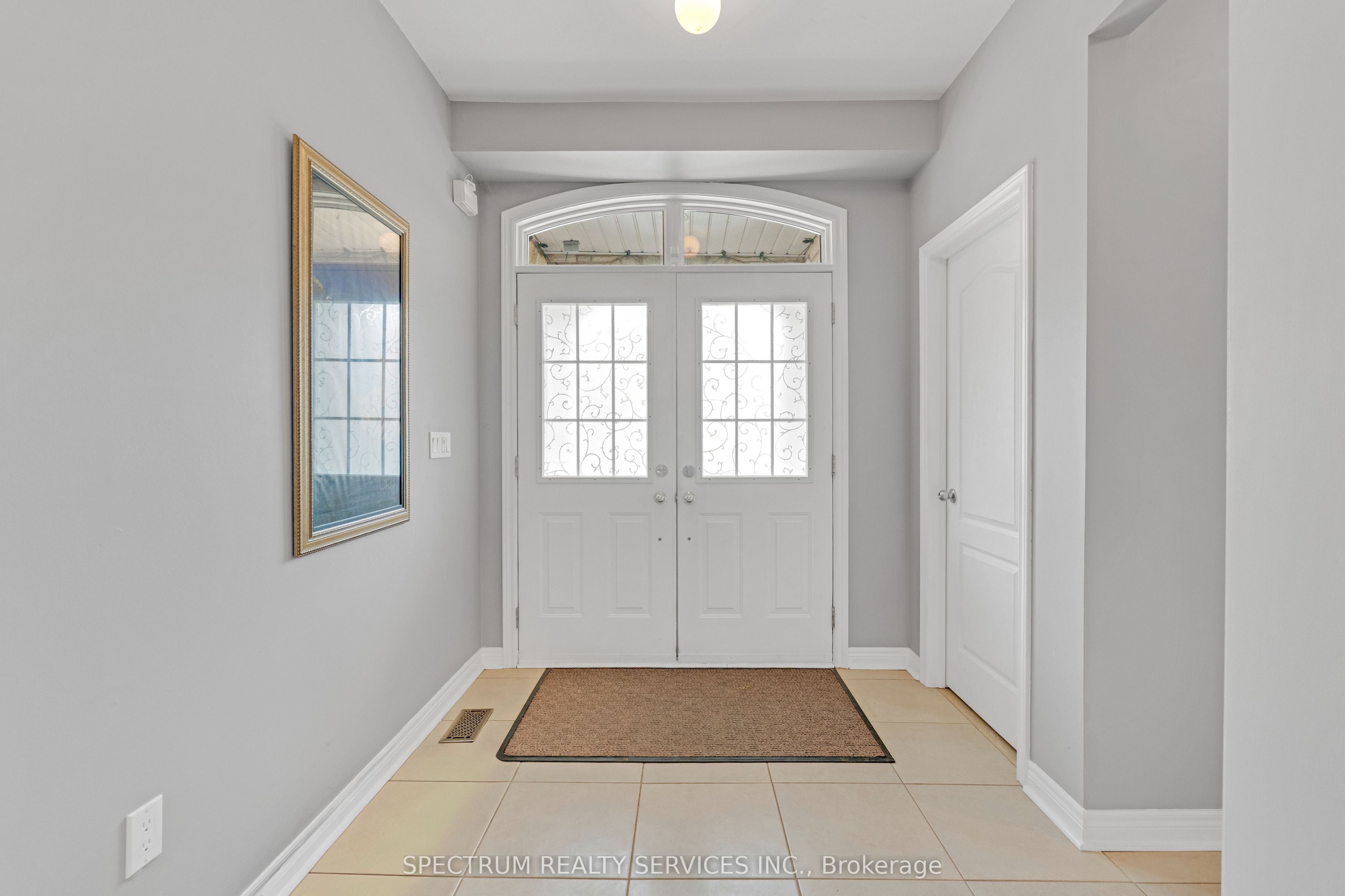 24 Aristocrat Road Property Photo 4