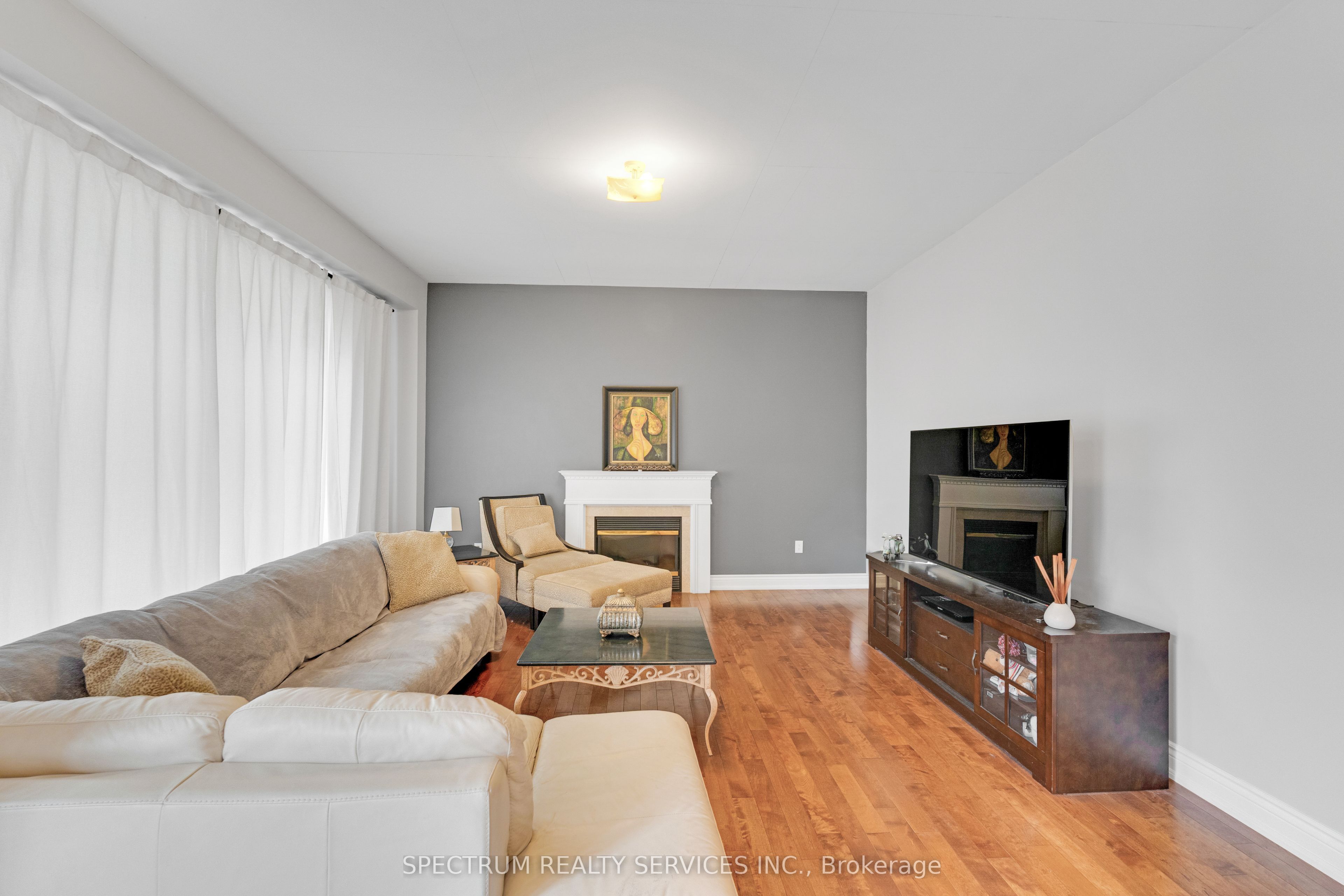 24 Aristocrat Road Property Photo 9