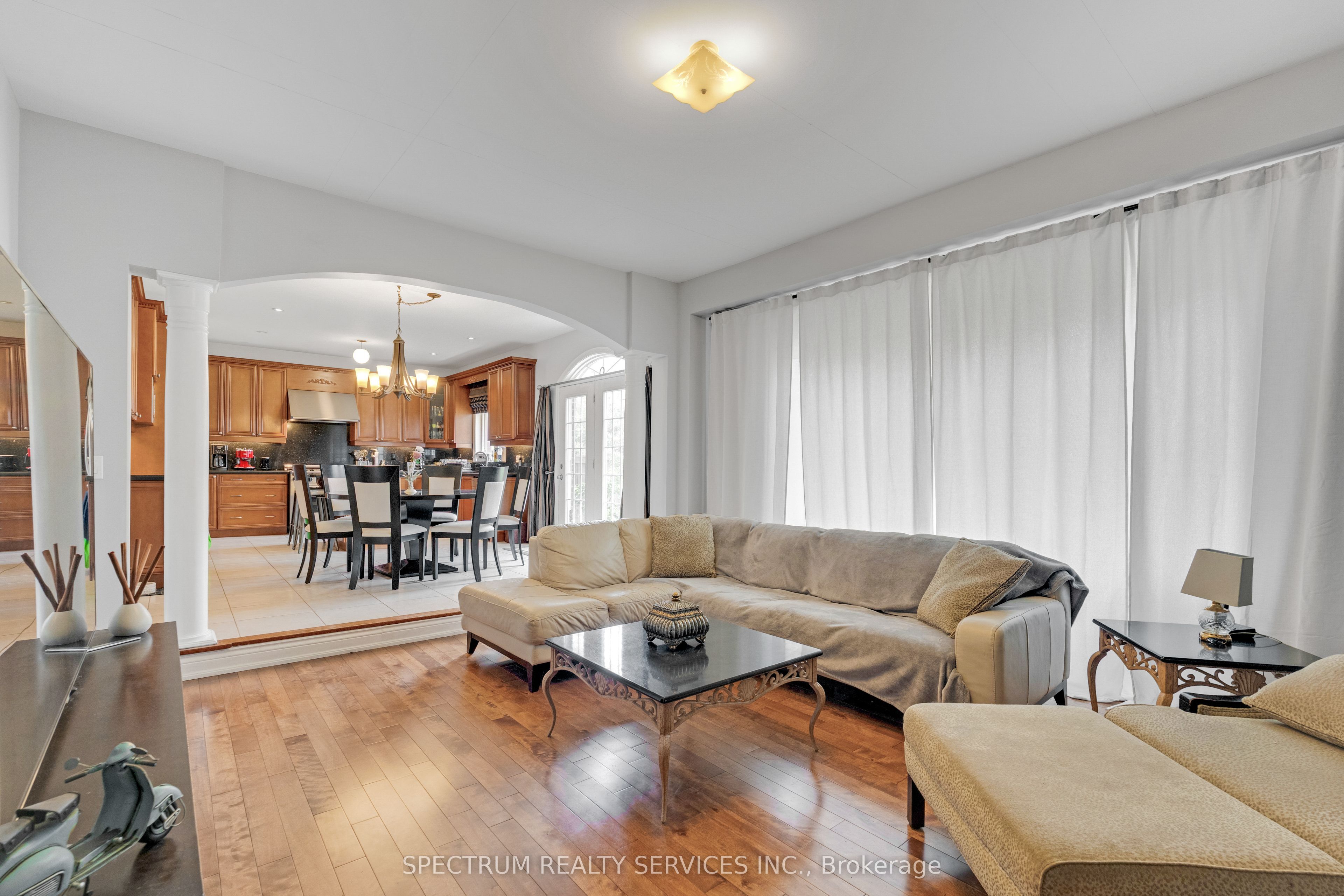 24 Aristocrat Road Property Photo 10