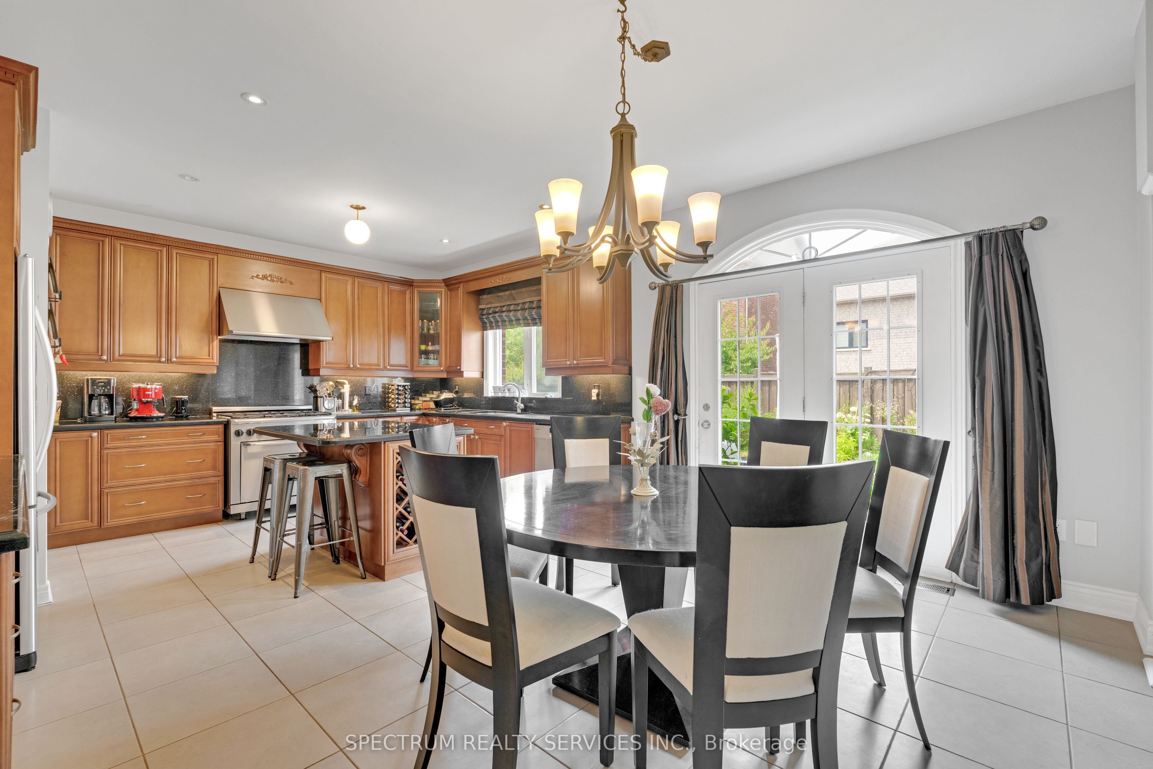24 Aristocrat Road Property Photo 11