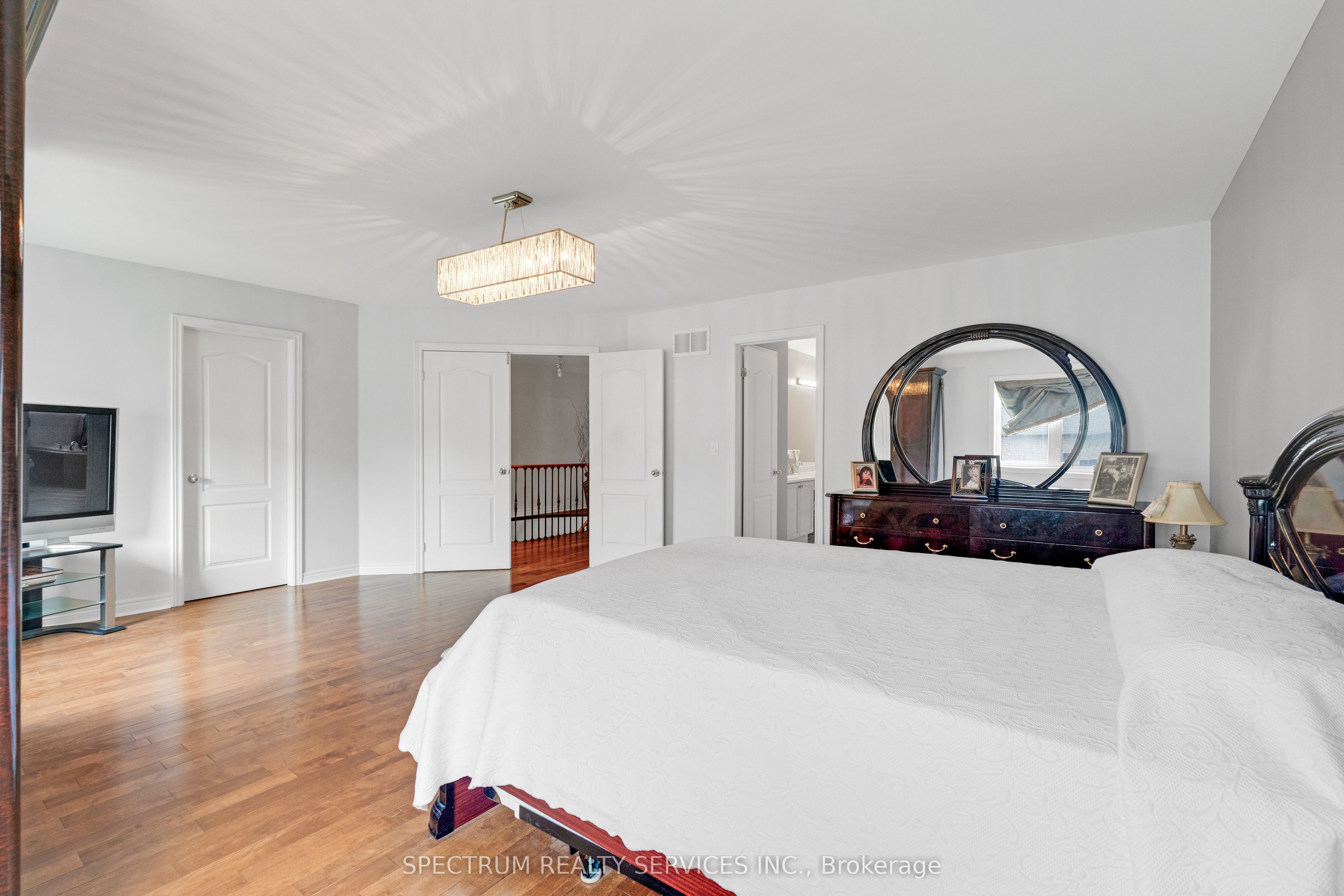24 Aristocrat Road Property Photo 21
