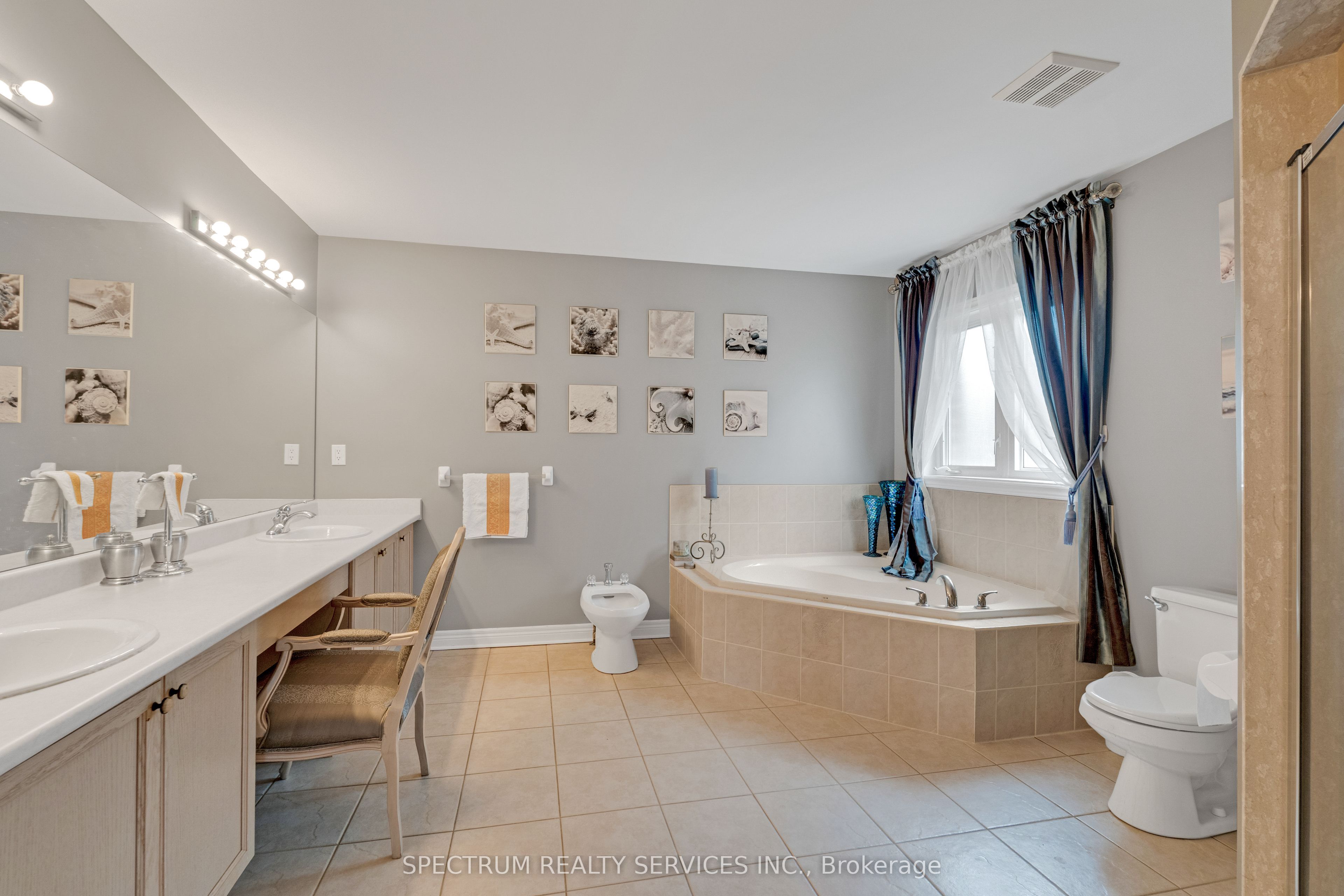 24 Aristocrat Road Property Photo 22