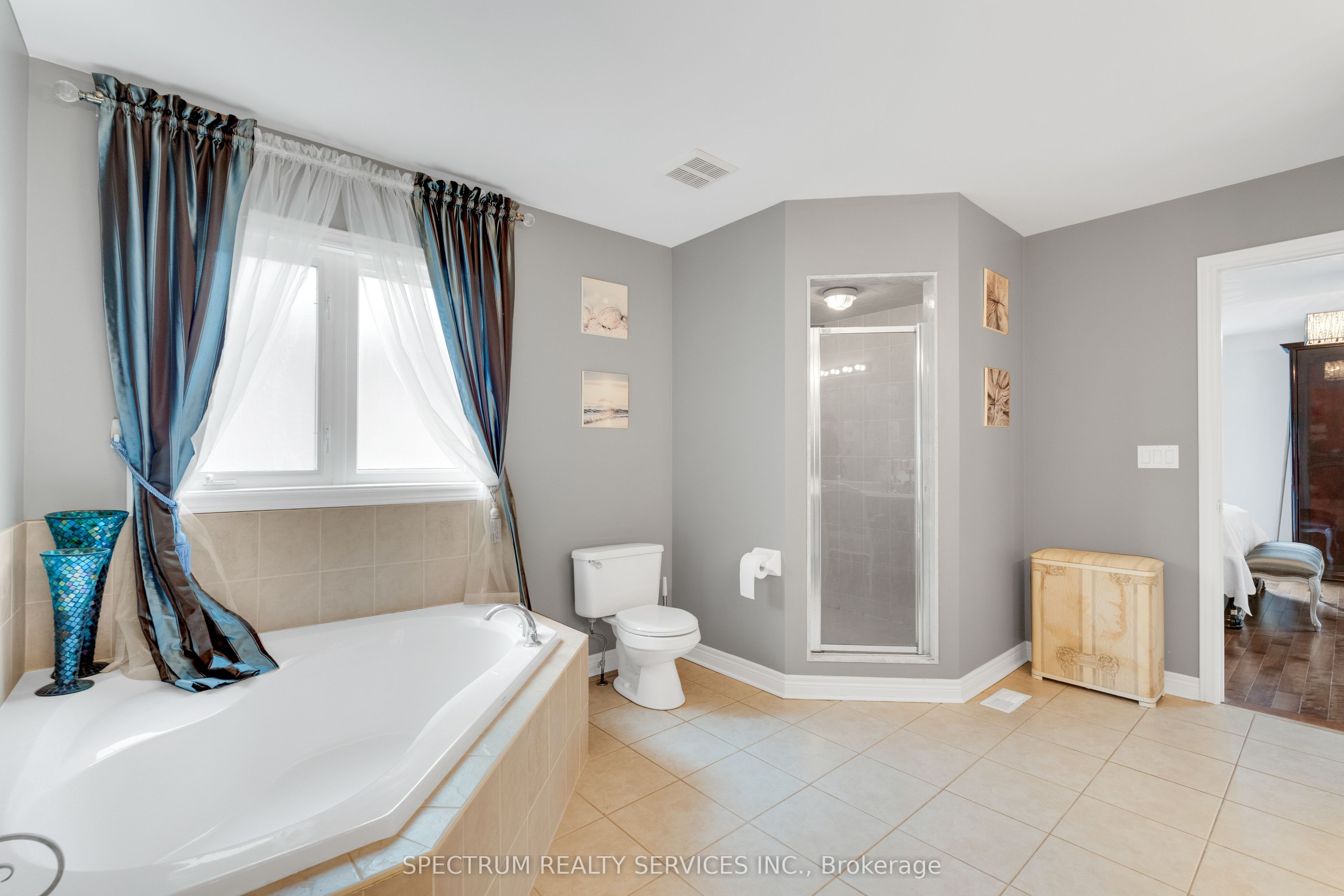24 Aristocrat Road Property Photo 23