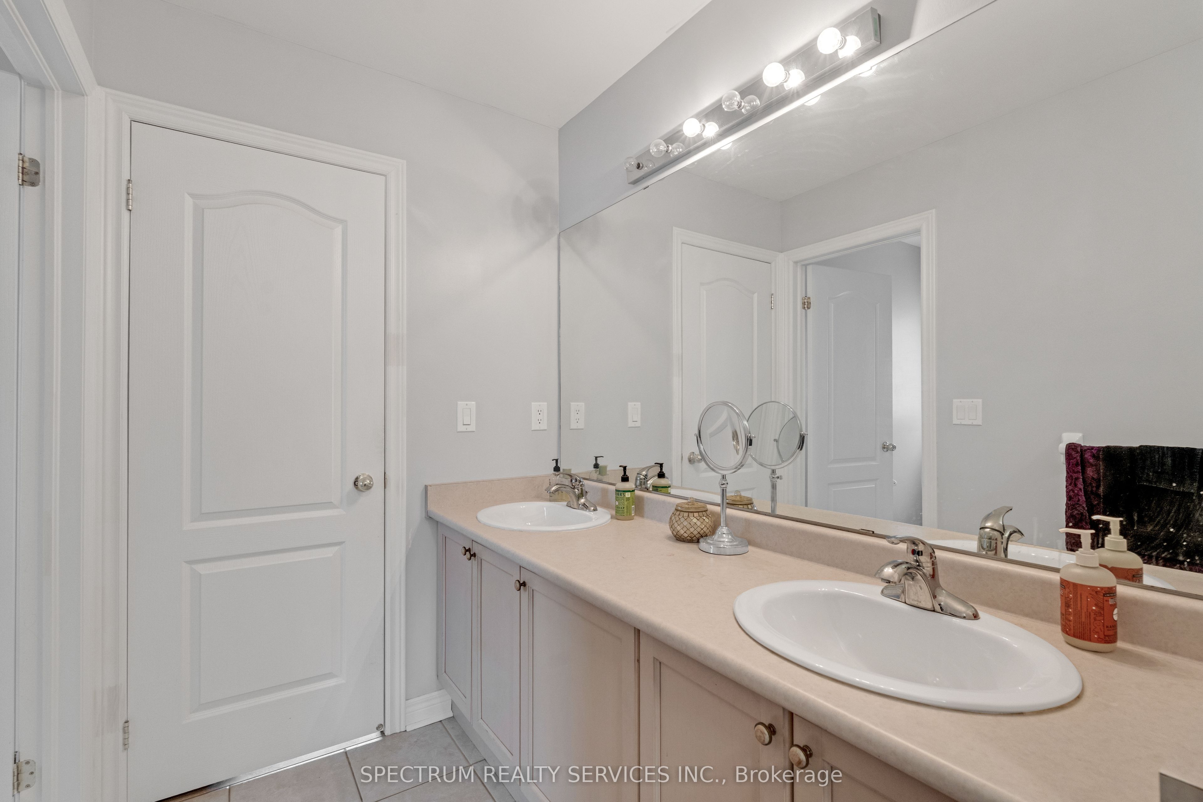 24 Aristocrat Road Property Photo 26