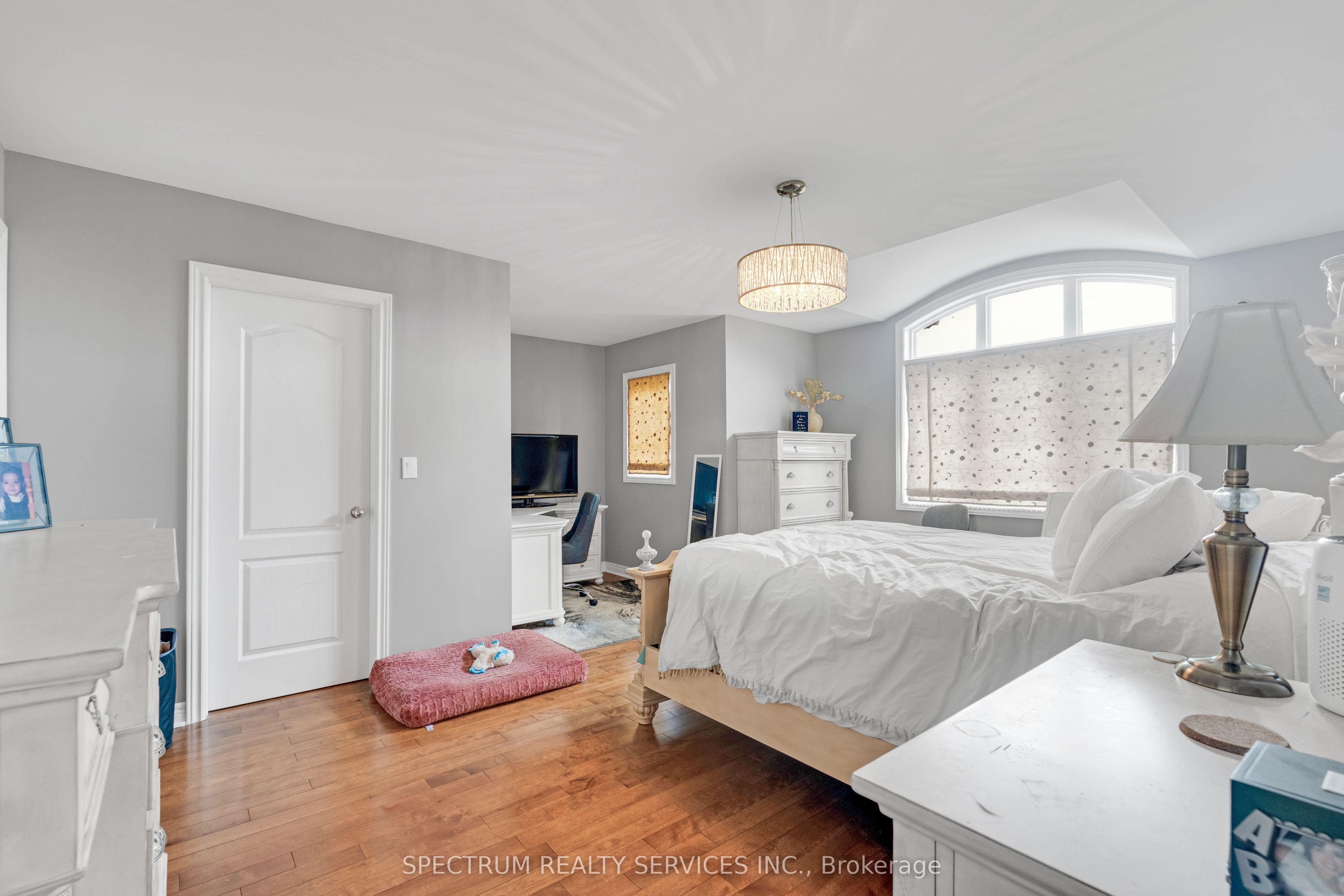 24 Aristocrat Road Property Photo 27
