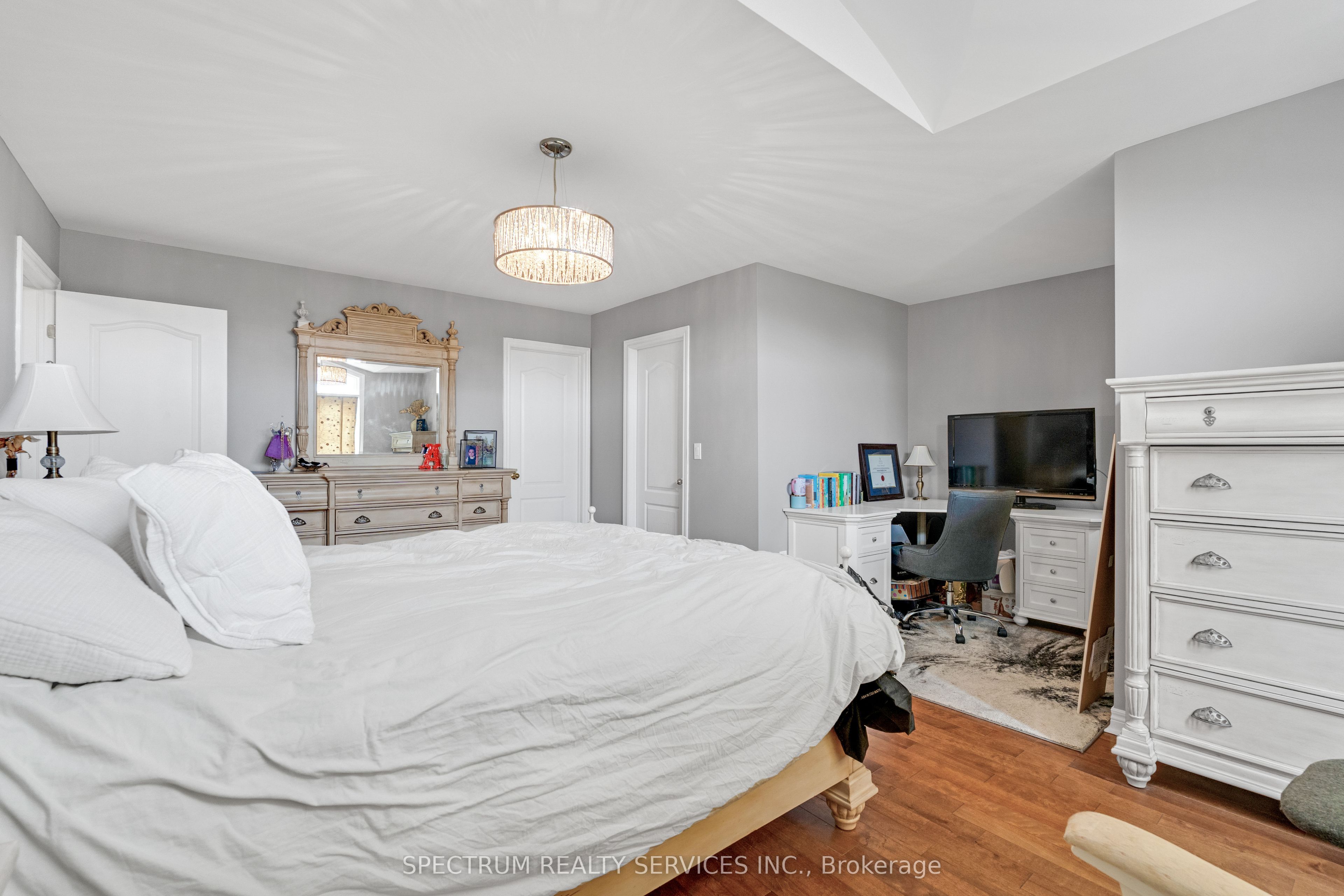 24 Aristocrat Road Property Photo 28