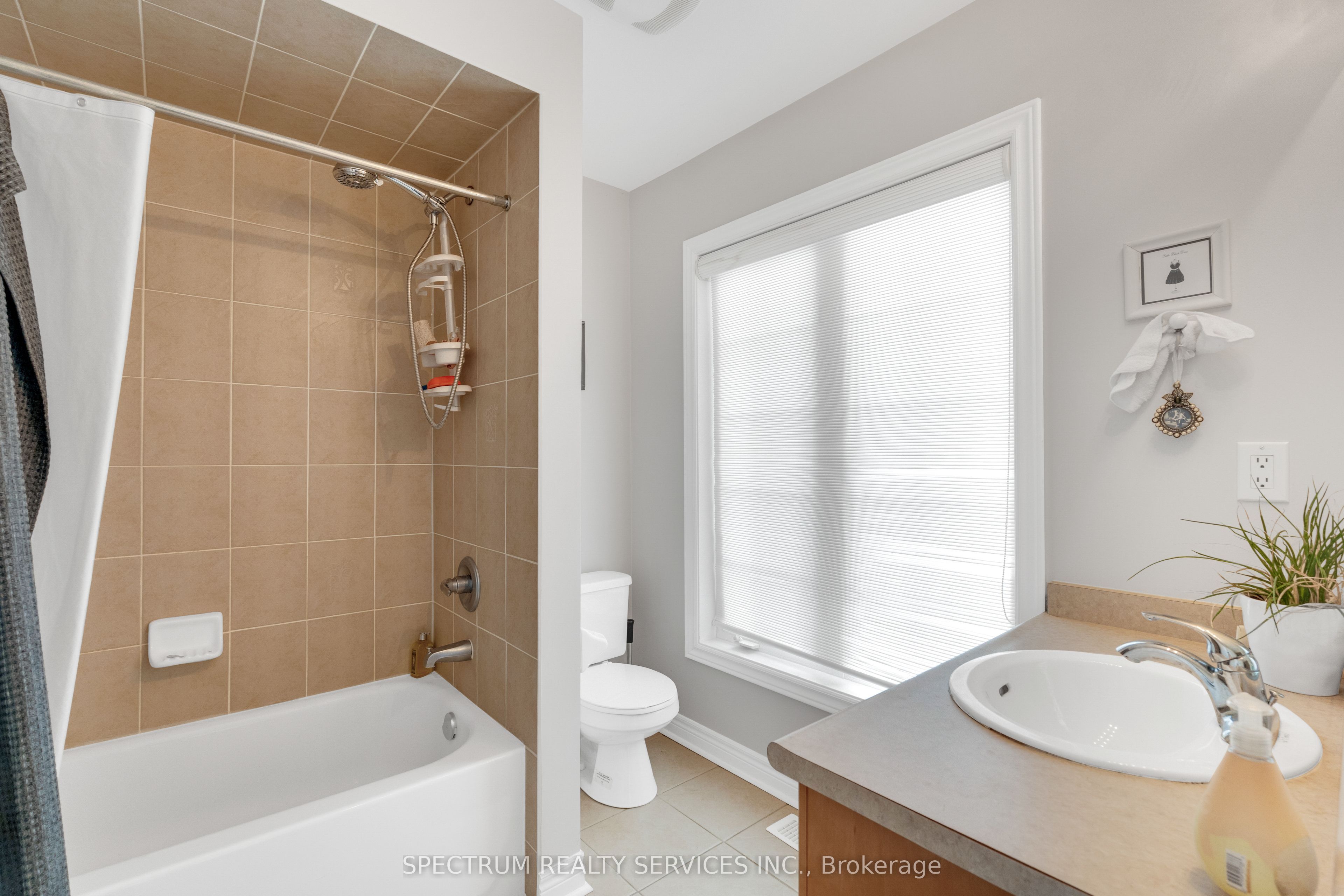24 Aristocrat Road Property Photo 33