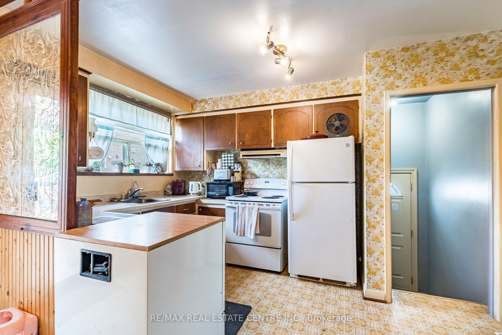 6939 Justine Drive Property Photo 15