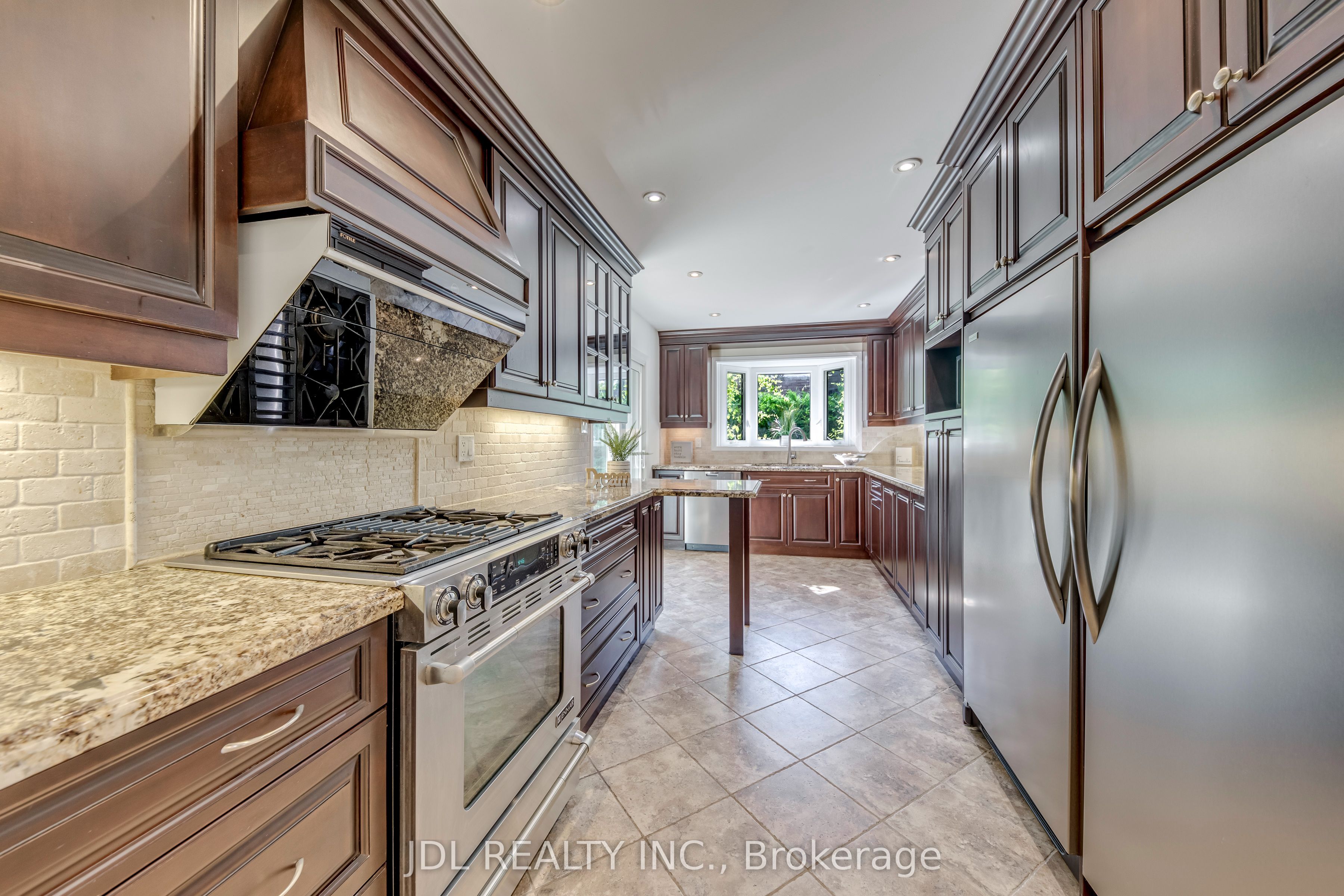 323 Warminster Drive S Property Photo 15