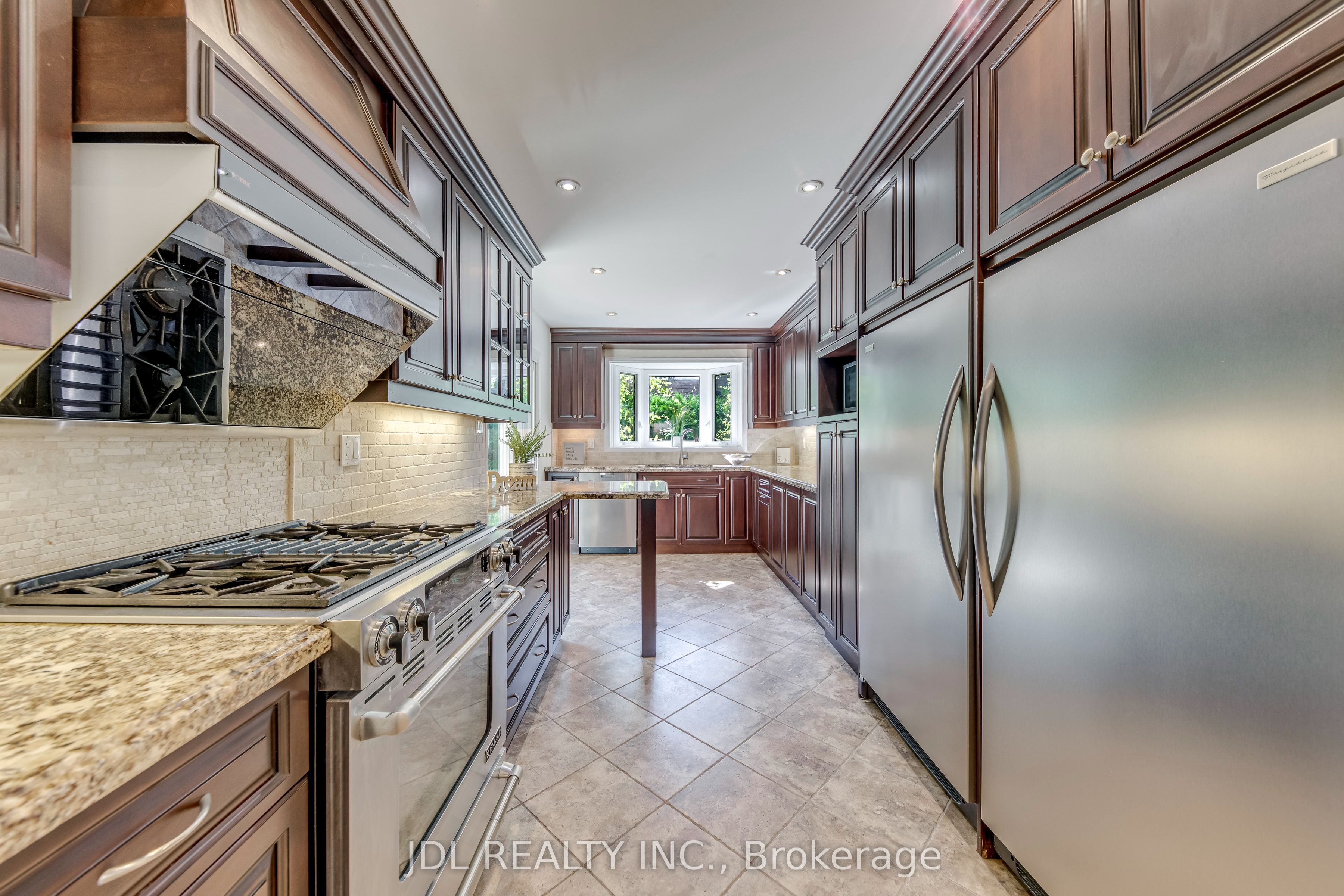 323 Warminster Drive S Property Photo 16