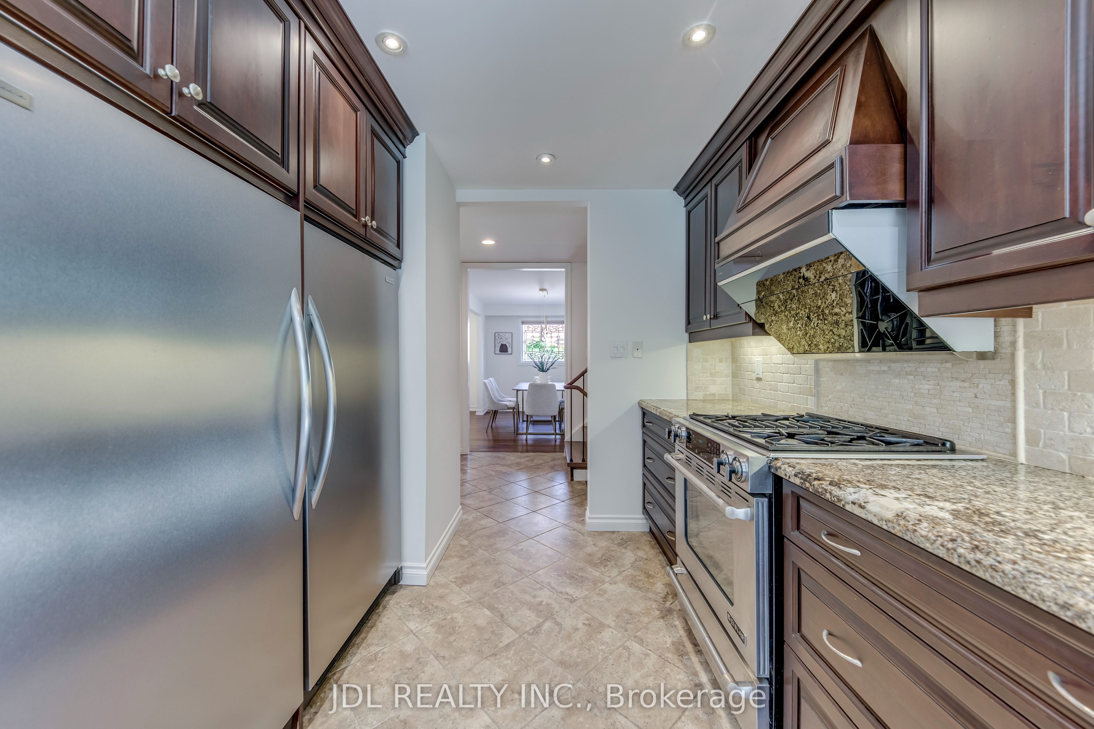 323 Warminster Drive S Property Photo 18