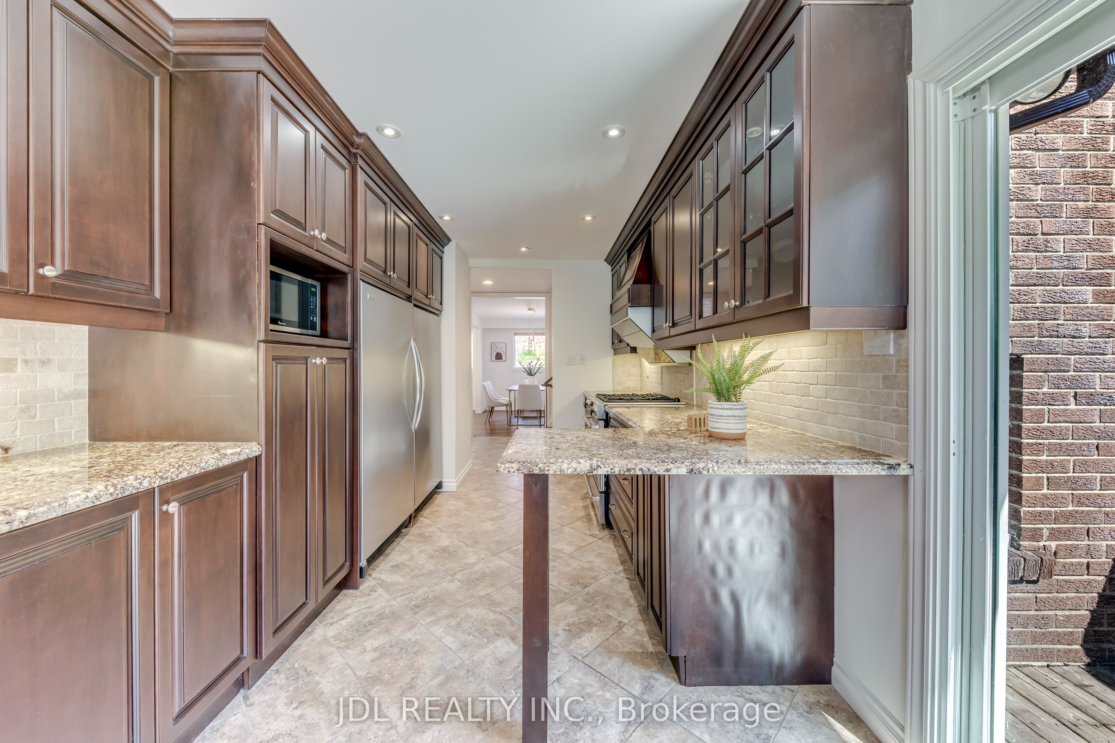 323 Warminster Drive S Property Photo 20
