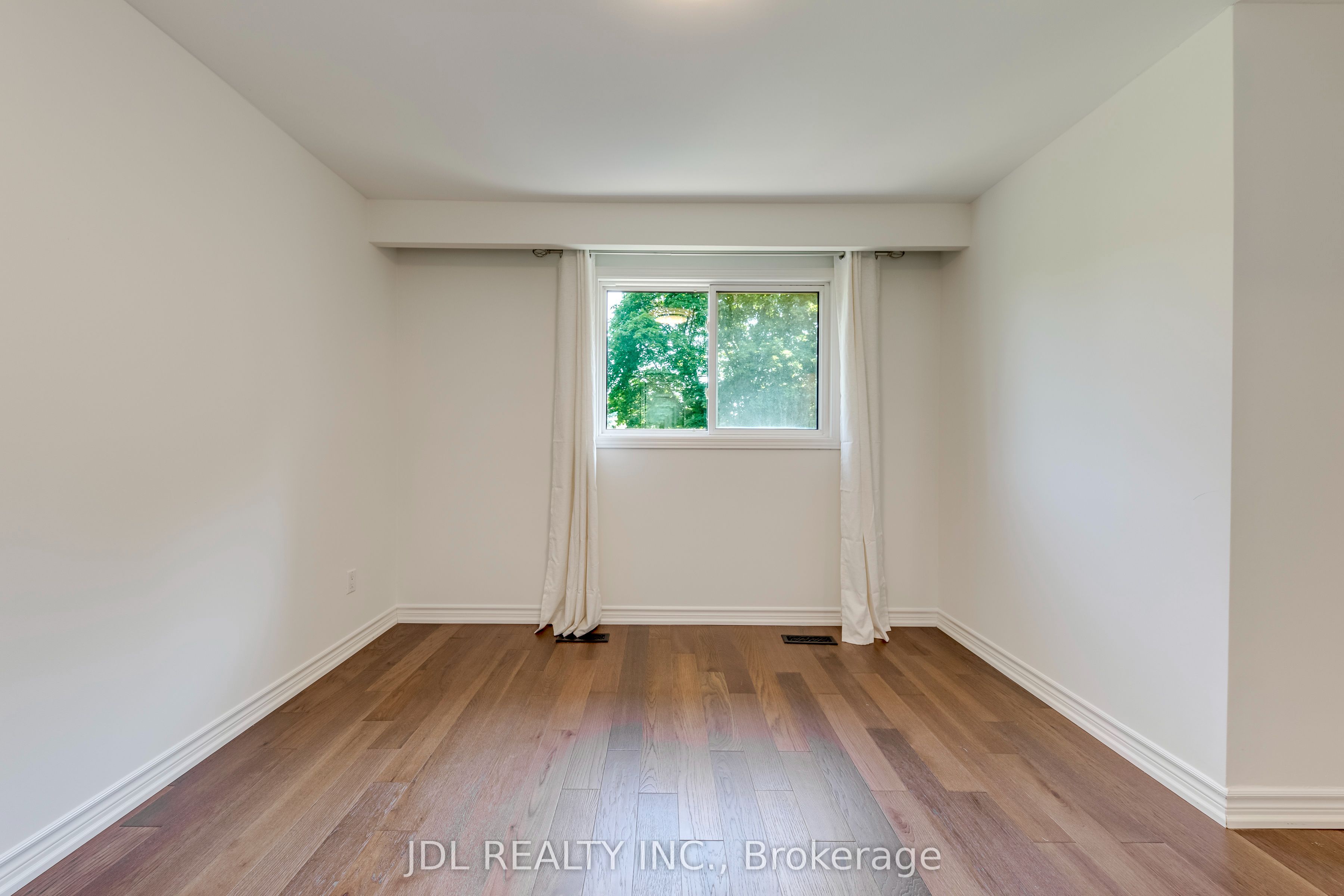 323 Warminster Drive S Property Photo 34