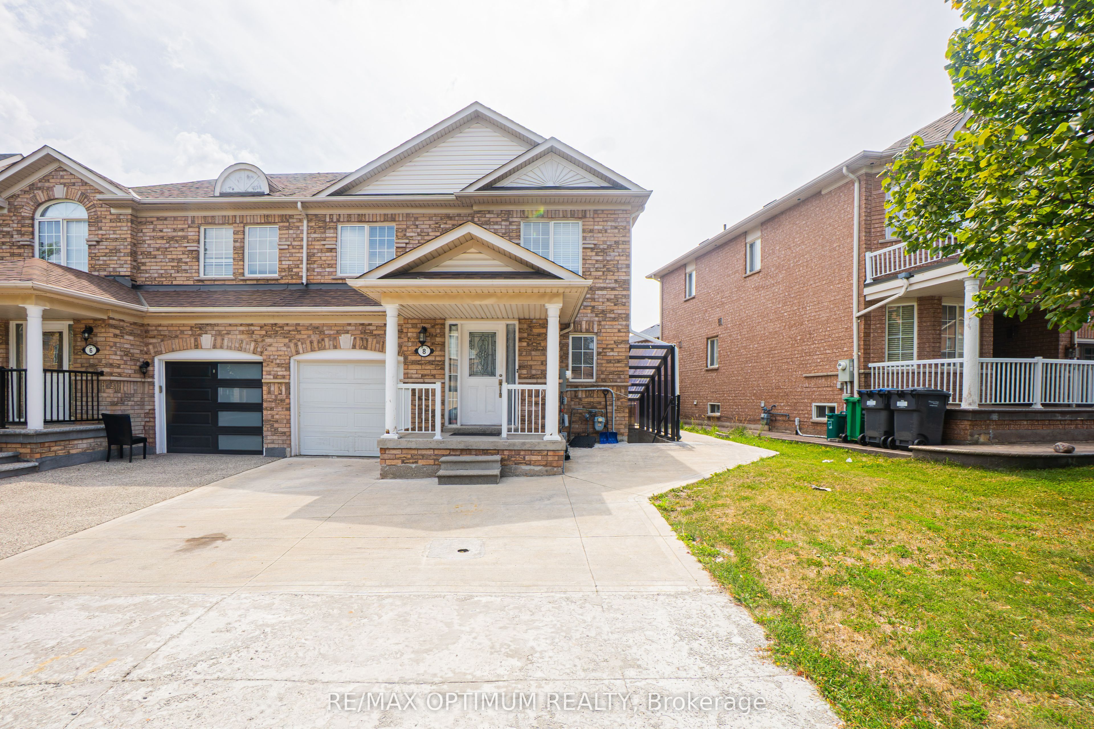 8 Topiary Lane Property Photo 1