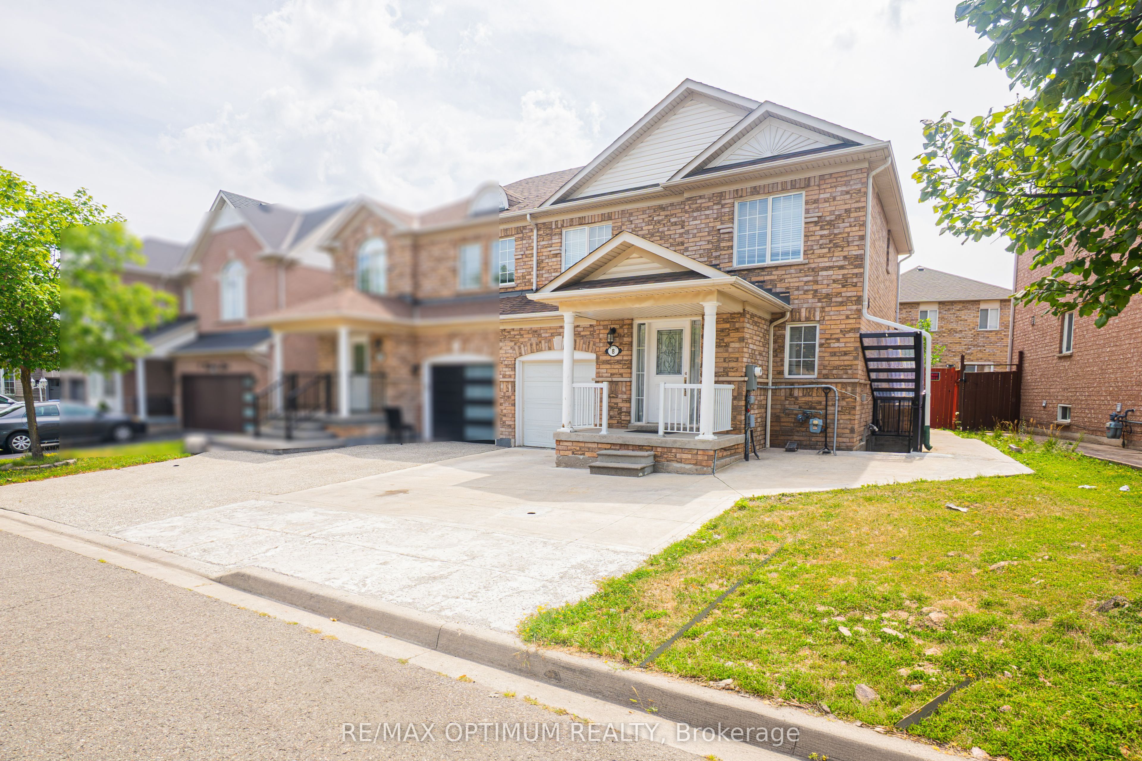 8 Topiary Lane Property Photo 3