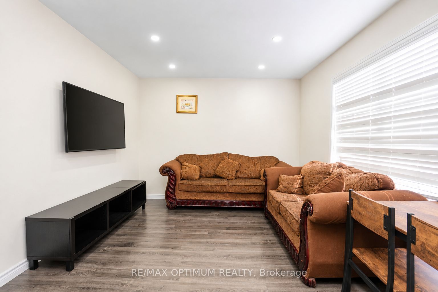 8 Topiary Lane Property Photo 7
