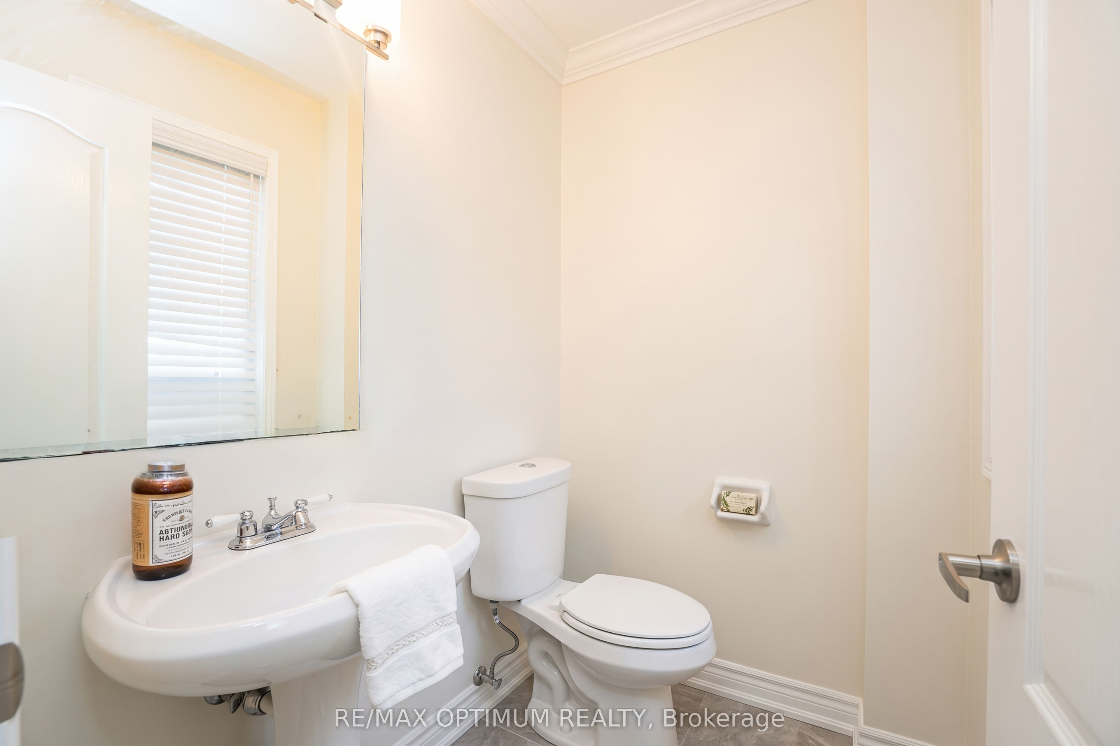 8 Topiary Lane Property Photo 13