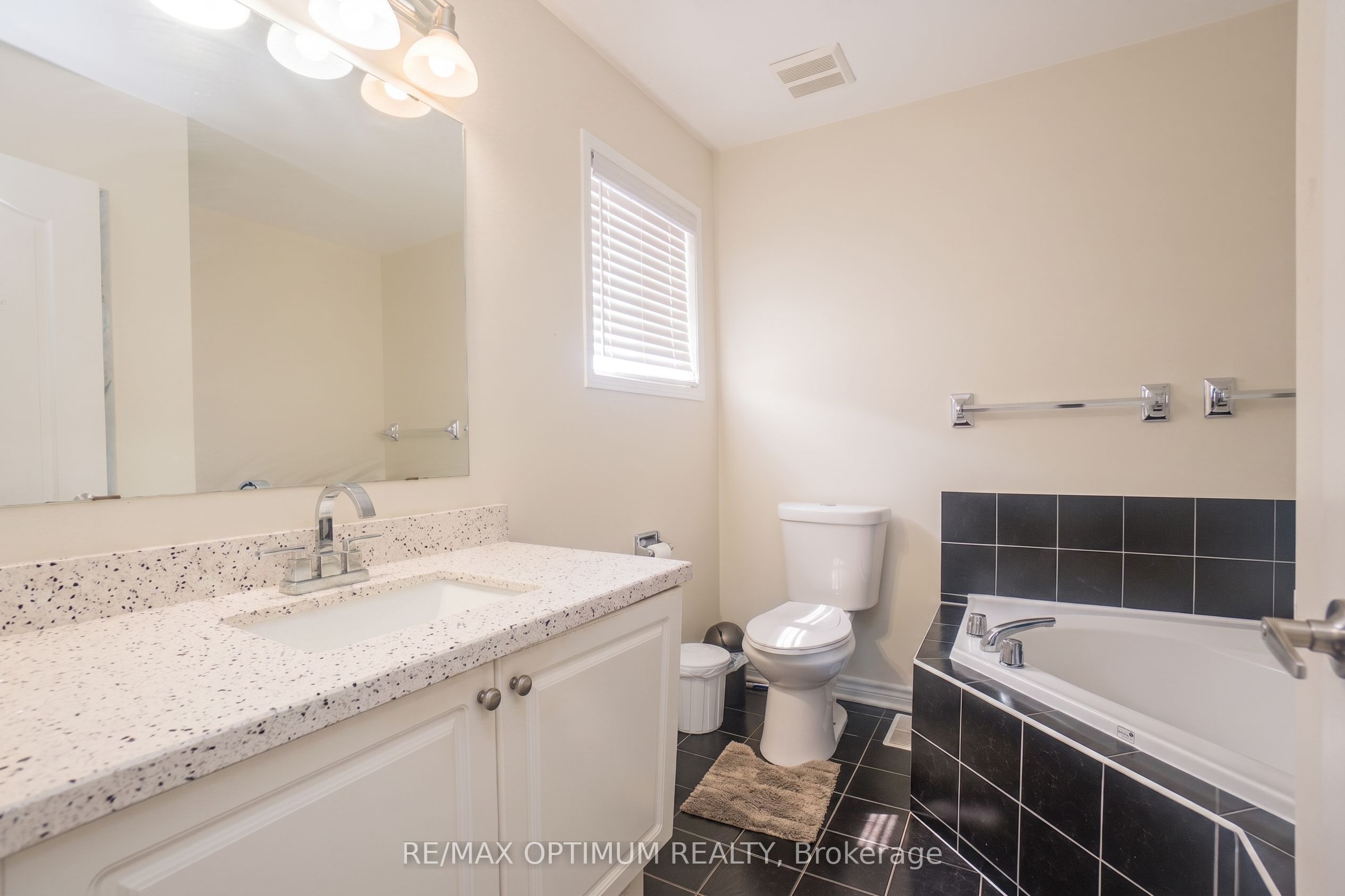 8 Topiary Lane Property Photo 15