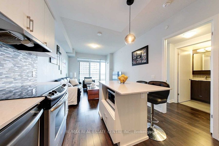 2560 Eglinton Avenue 903 Property Photo 5