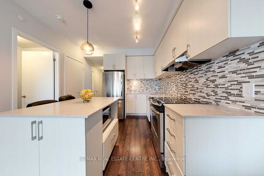 2560 Eglinton Avenue 903 Property Photo 6