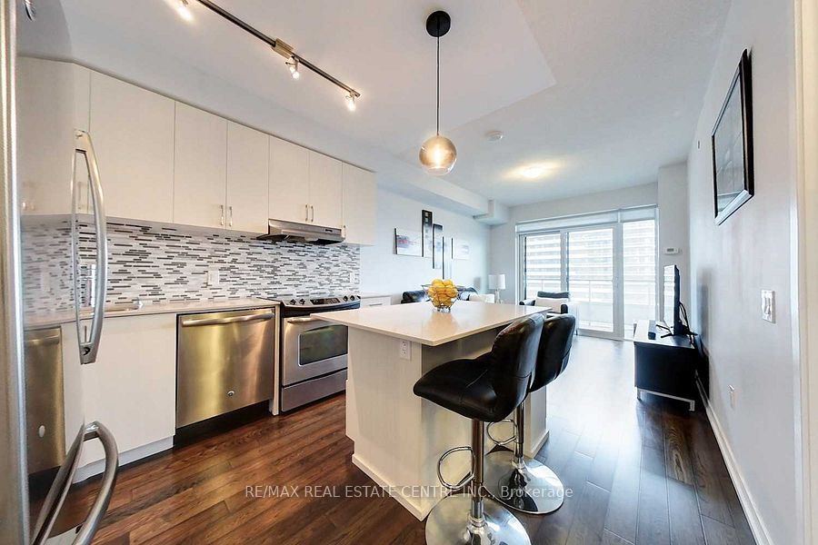 2560 Eglinton Avenue 903 Property Photo 7