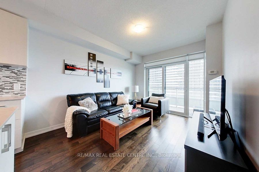 2560 Eglinton Avenue 903 Property Photo 8