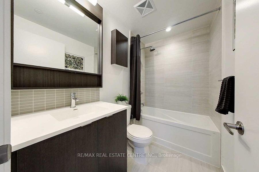 2560 Eglinton Avenue 903 Property Photo 9