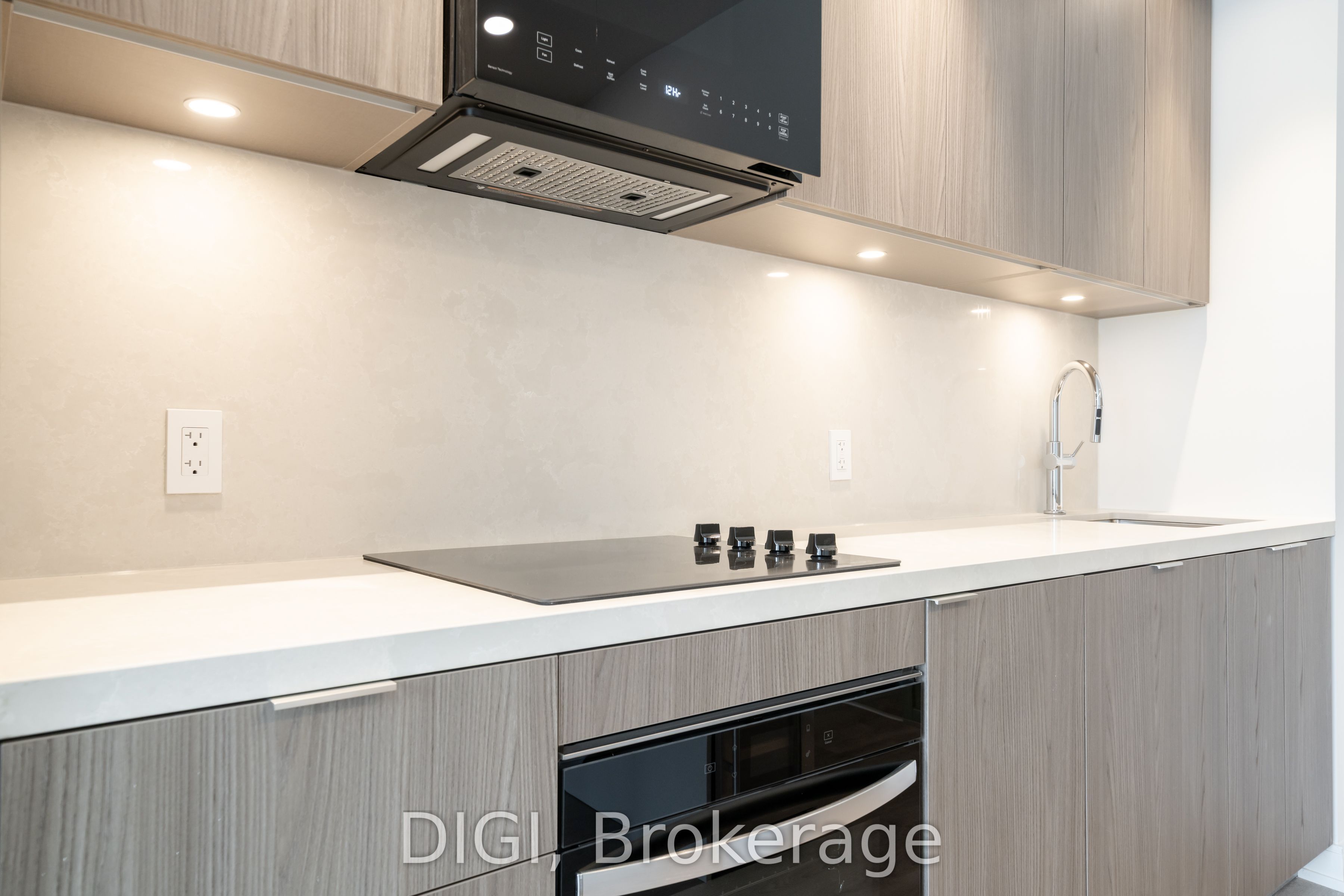 485 Perth Avenue W426 Property Photo 6