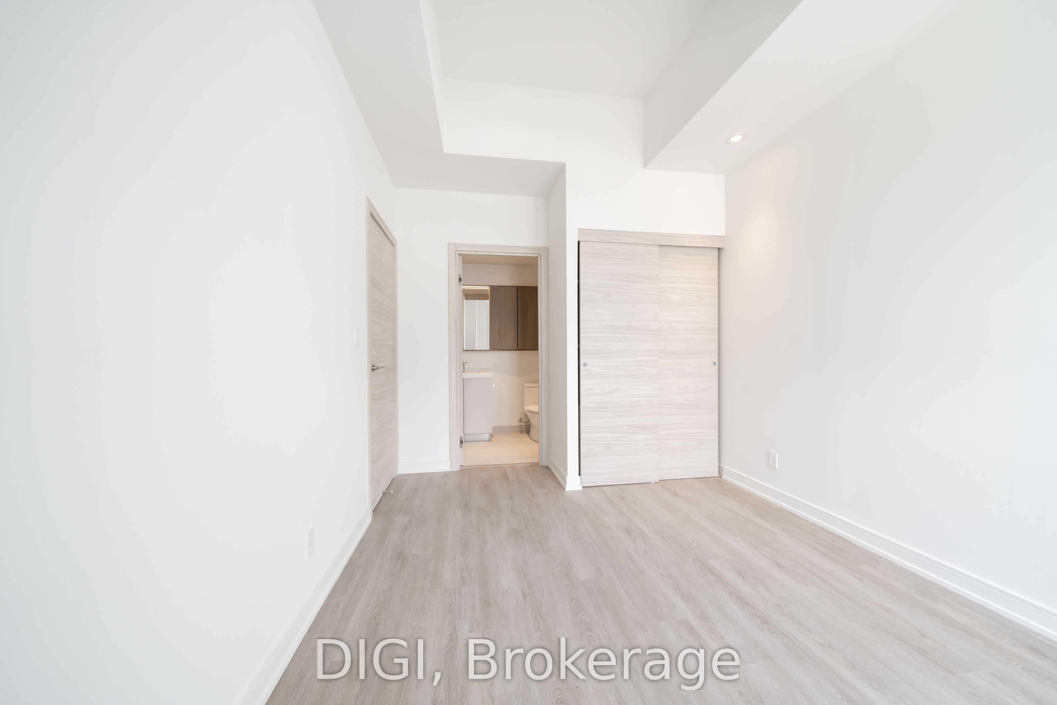485 Perth Avenue W426 Property Photo 14