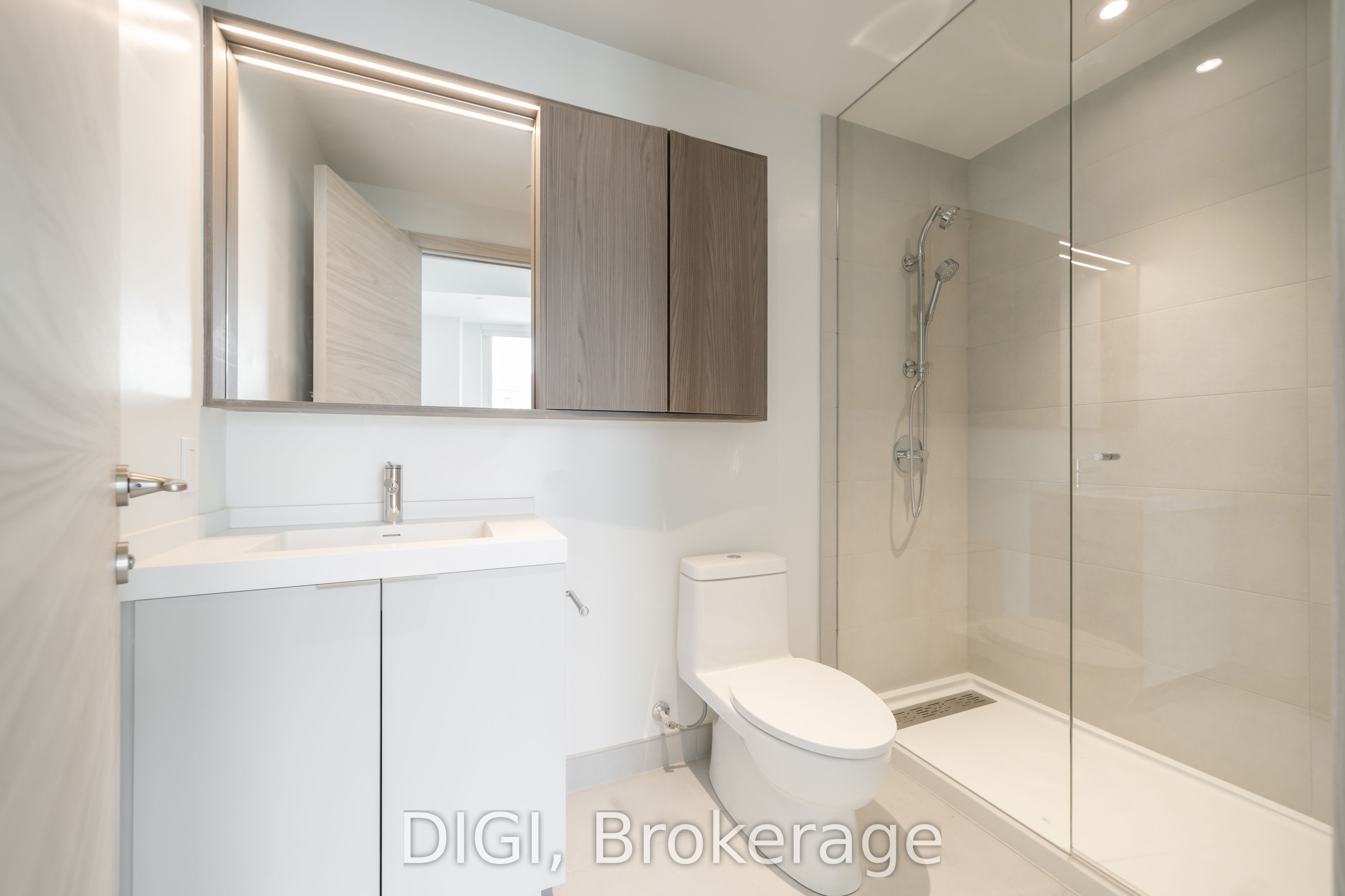 485 Perth Avenue W426 Property Photo 15