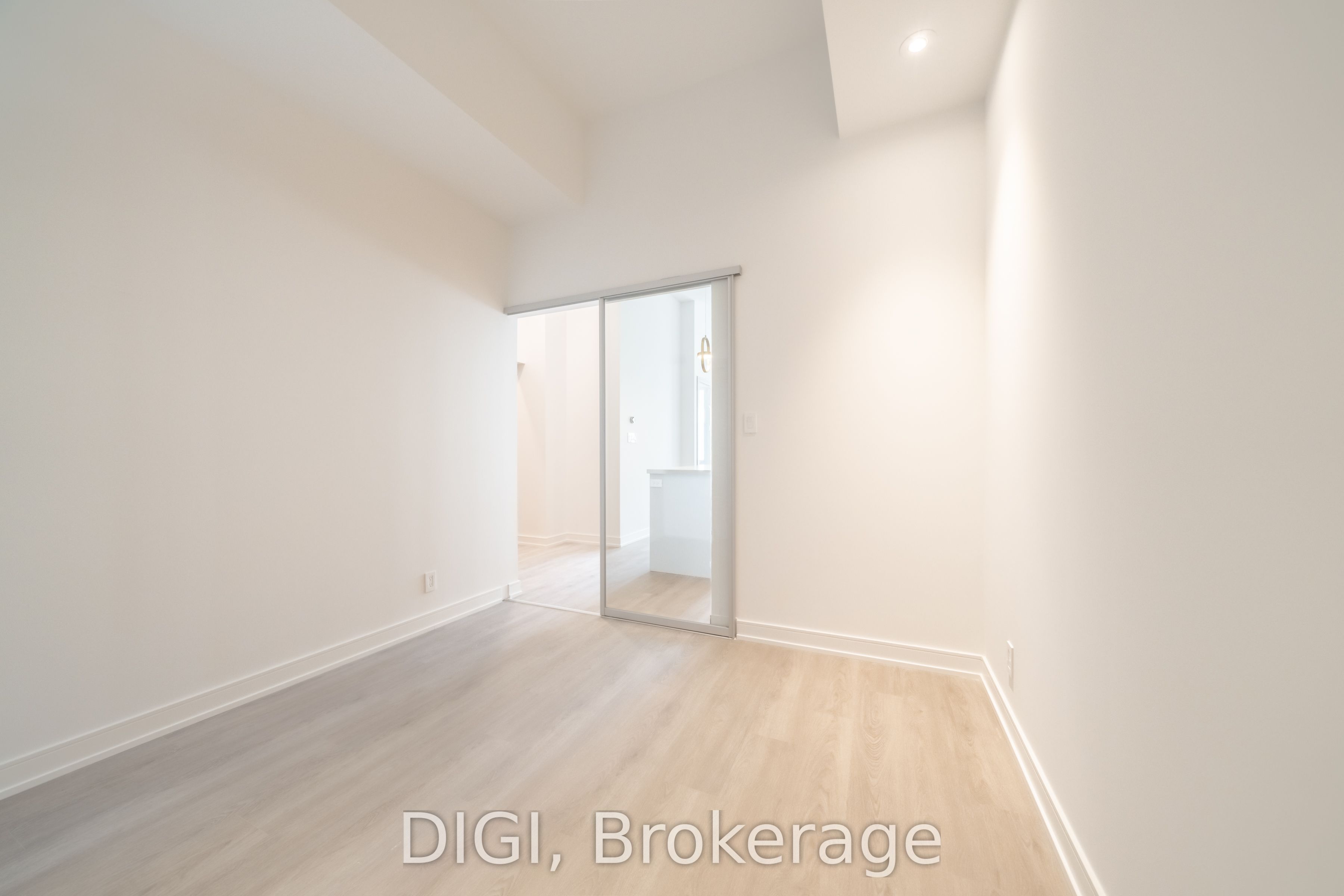 485 Perth Avenue W426 Property Photo 17