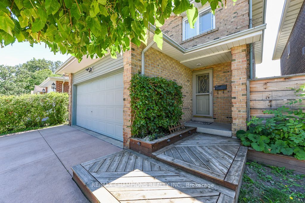 163 Simmons Boulevard Property Photo 3