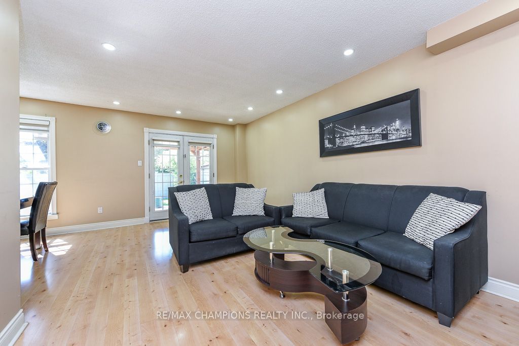 163 Simmons Boulevard Property Photo 6