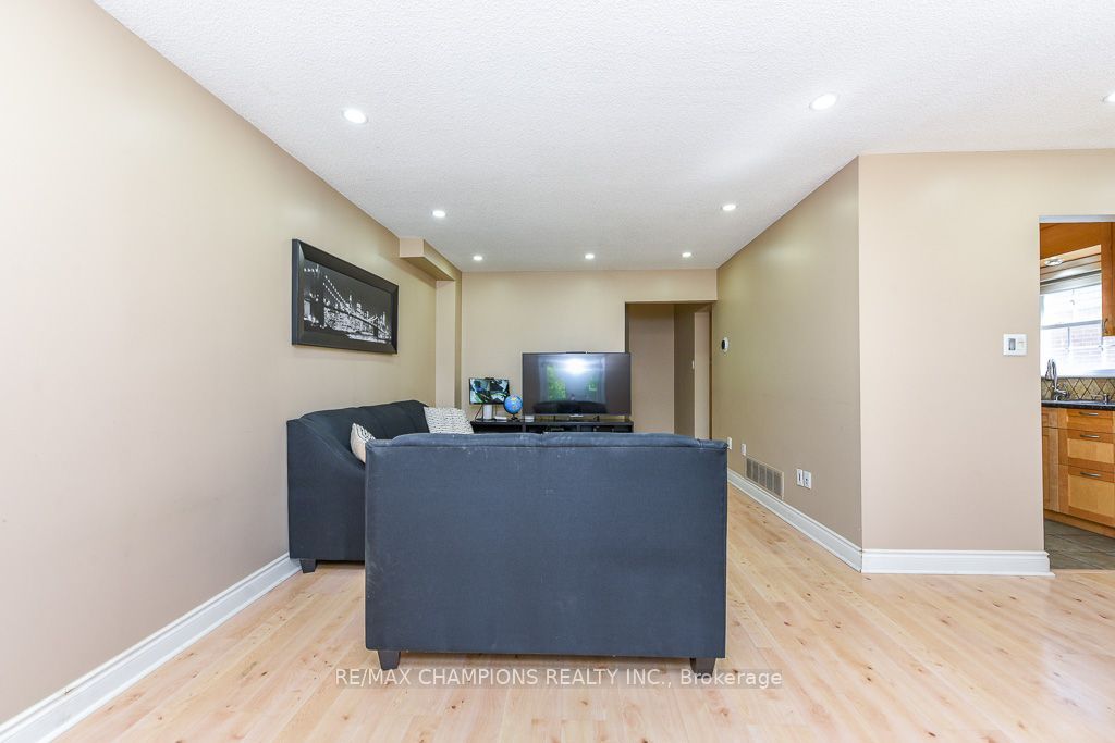 163 Simmons Boulevard Property Photo 7
