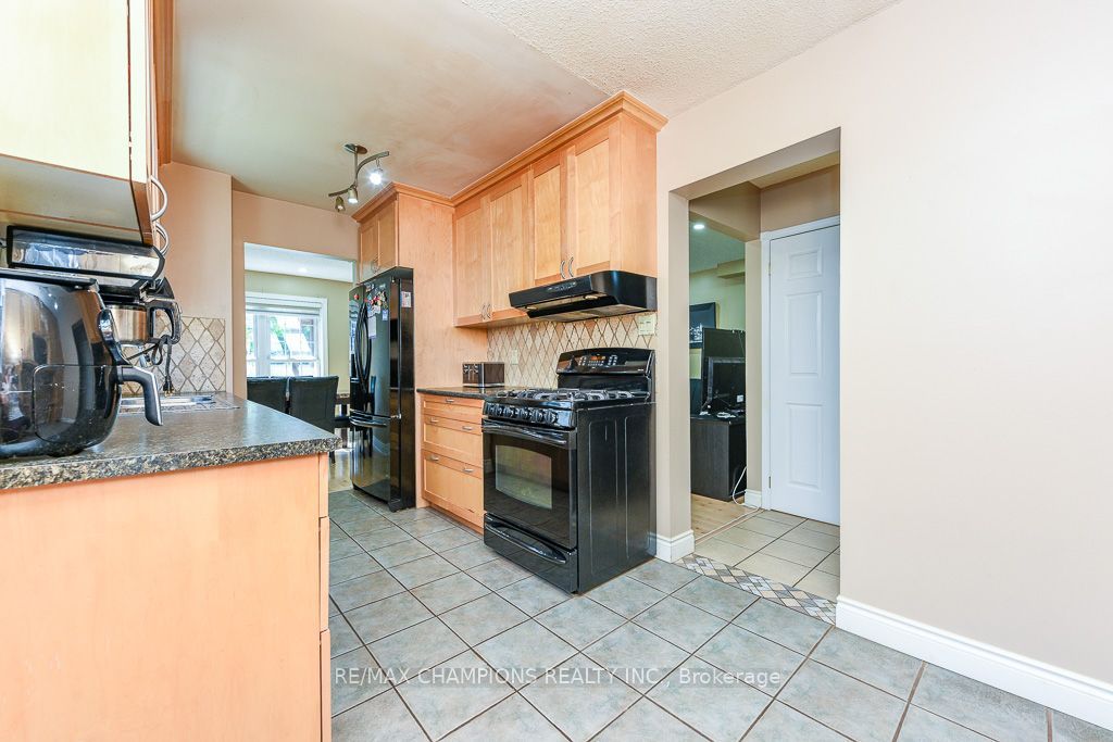 163 Simmons Boulevard Property Photo 10