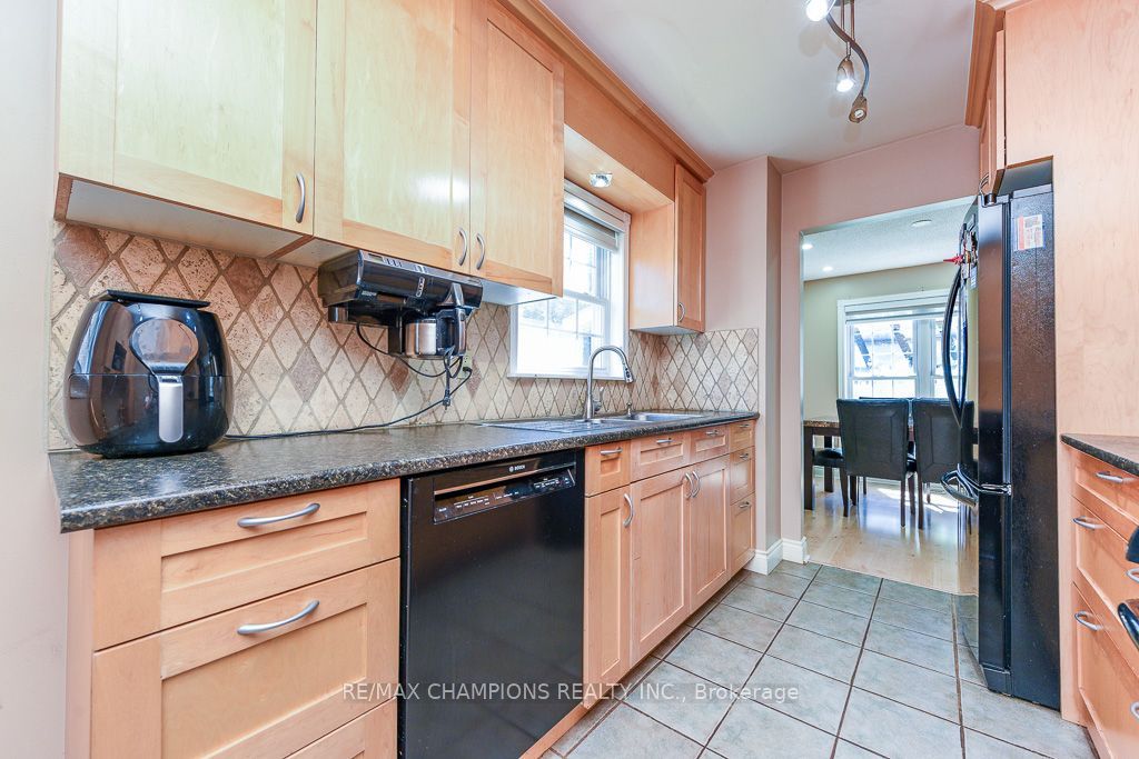 163 Simmons Boulevard Property Photo 11