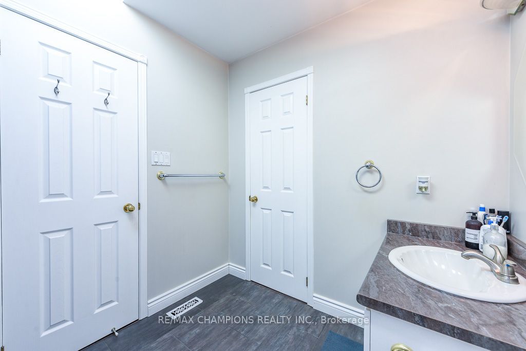 163 Simmons Boulevard Property Photo 26