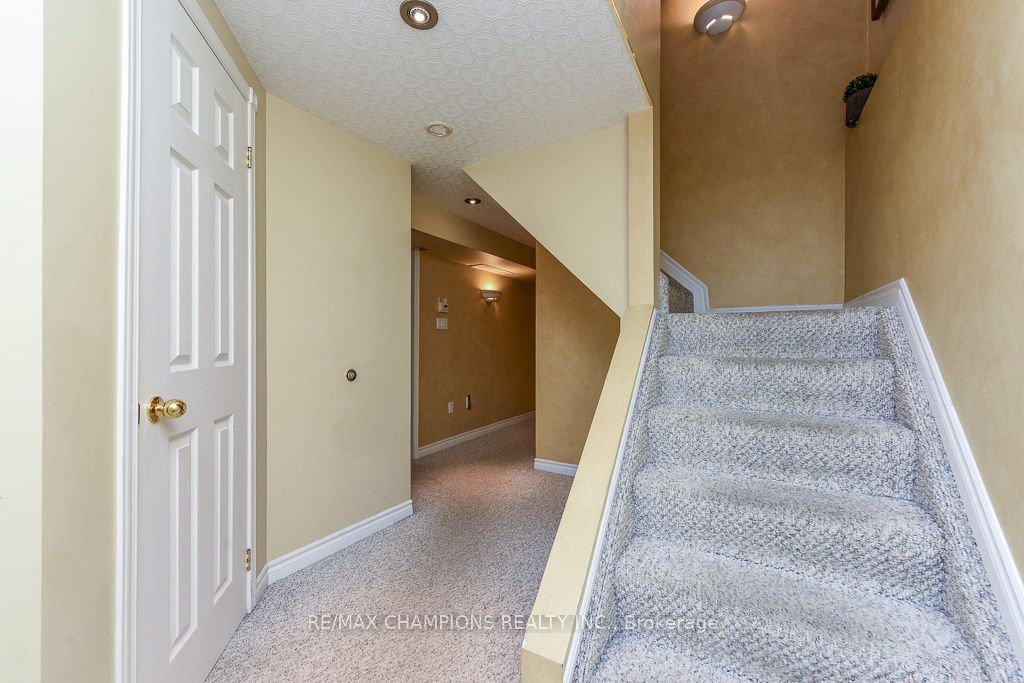 163 Simmons Boulevard Property Photo 32