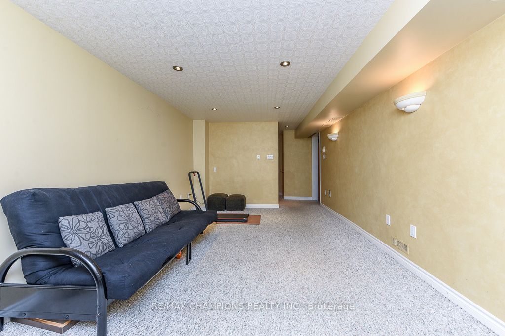 163 Simmons Boulevard Property Photo 40