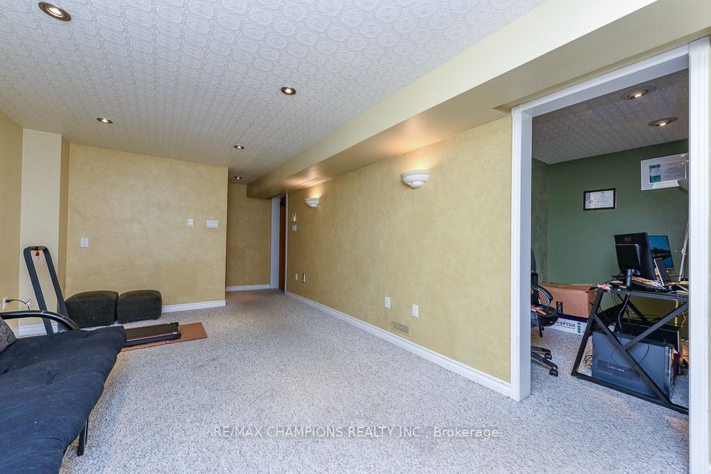 163 Simmons Boulevard Property Photo 41