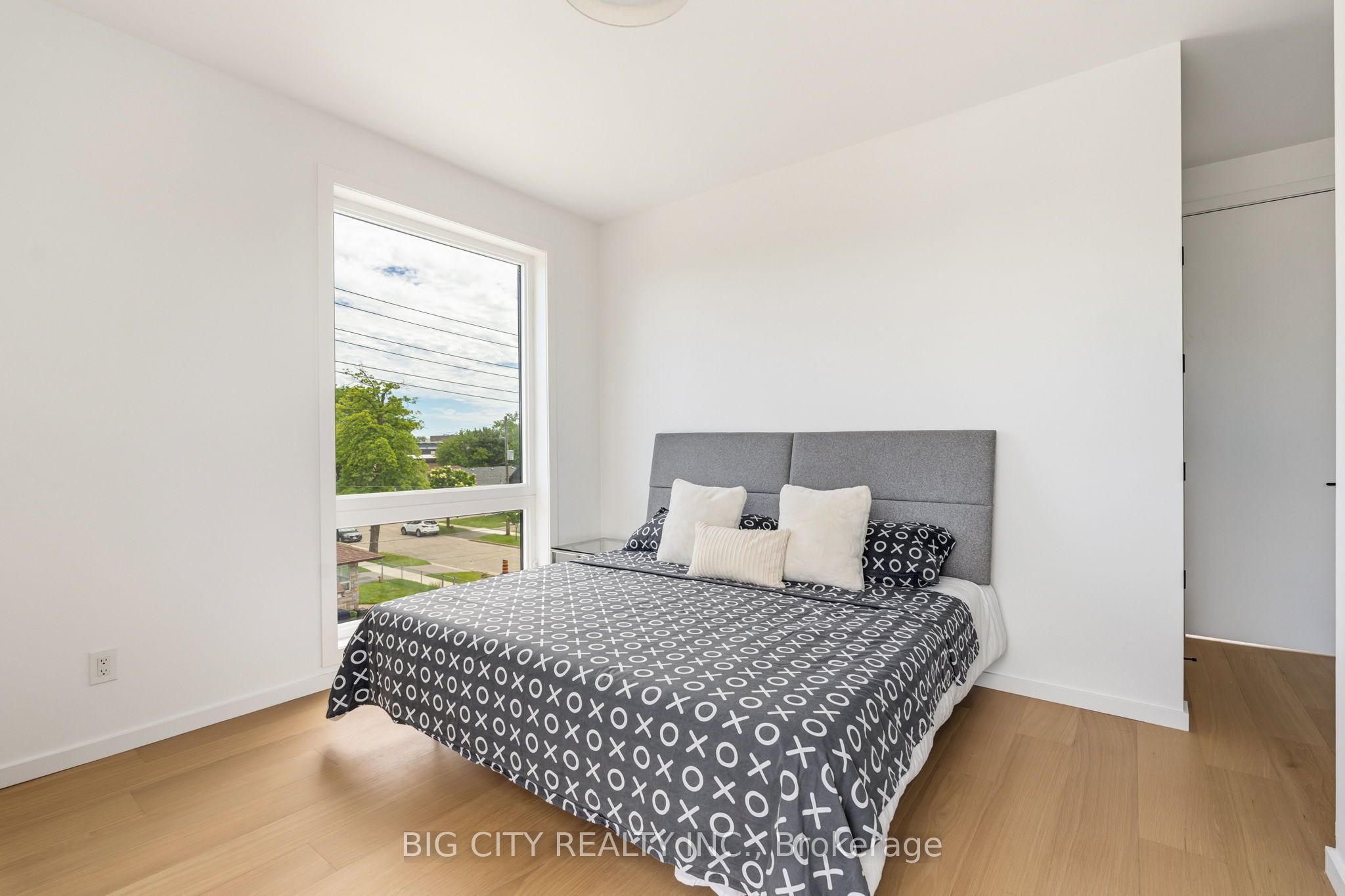 276 Lanor Avenue 3 Property Photo 25