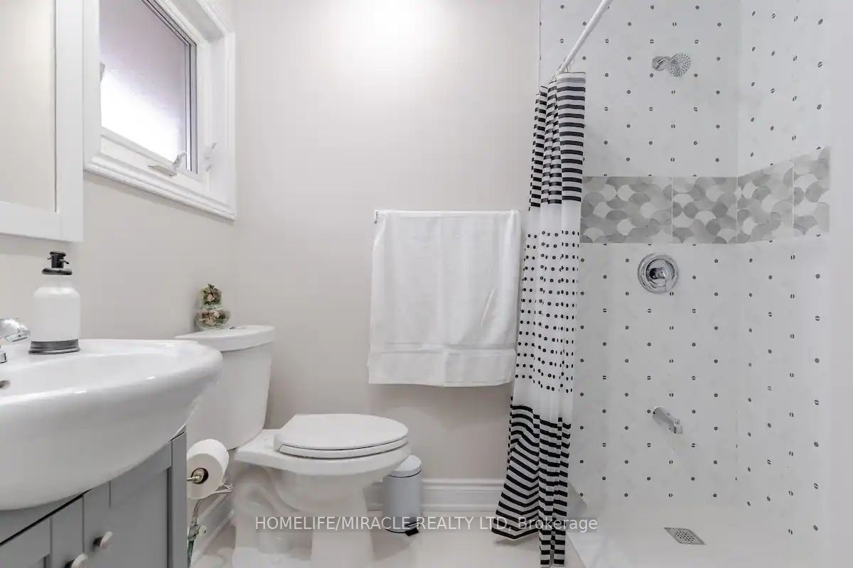 10690 Trafalgar Road Property Photo 11