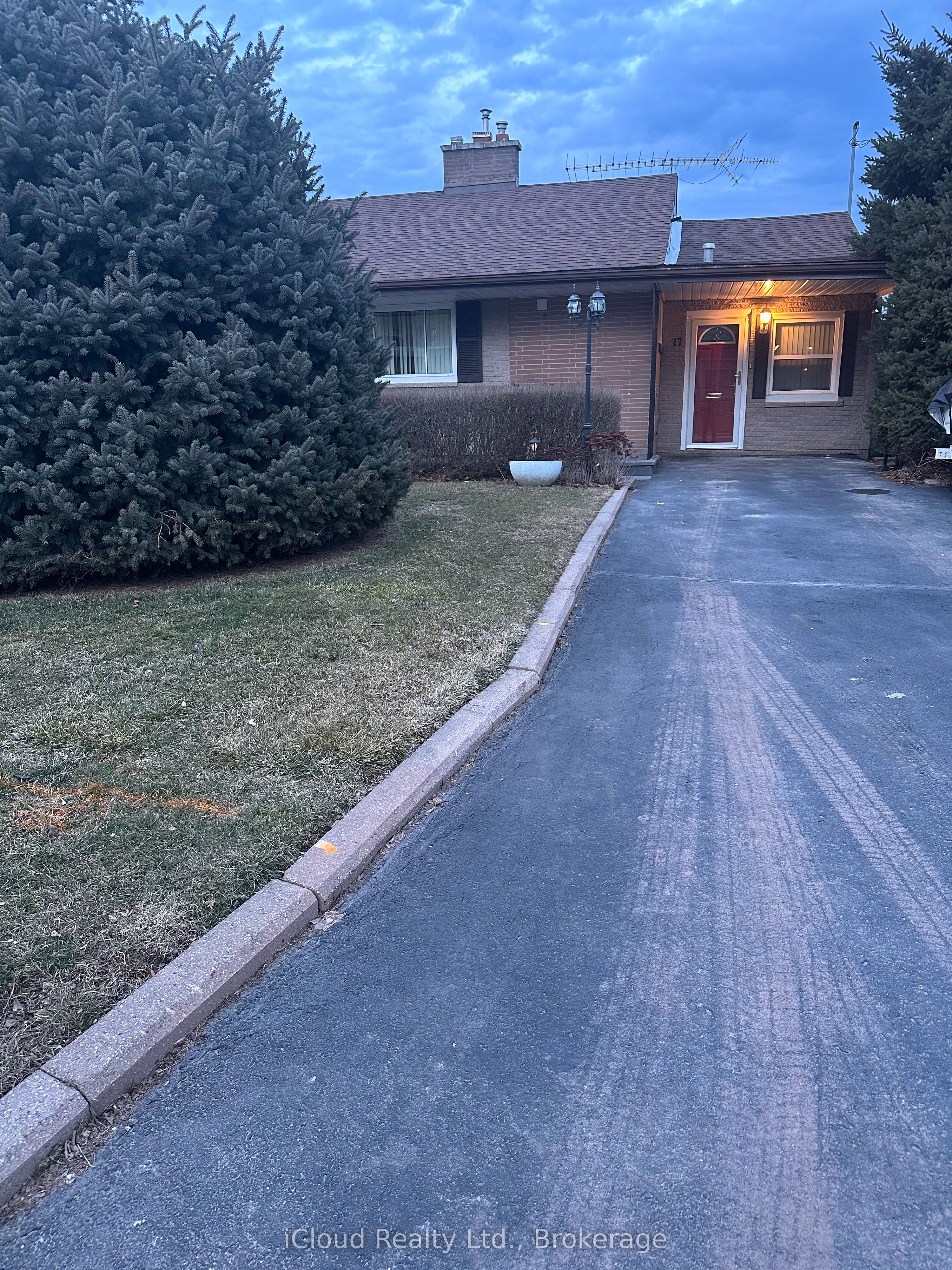 17 Sora Drive Main Property Photo 2