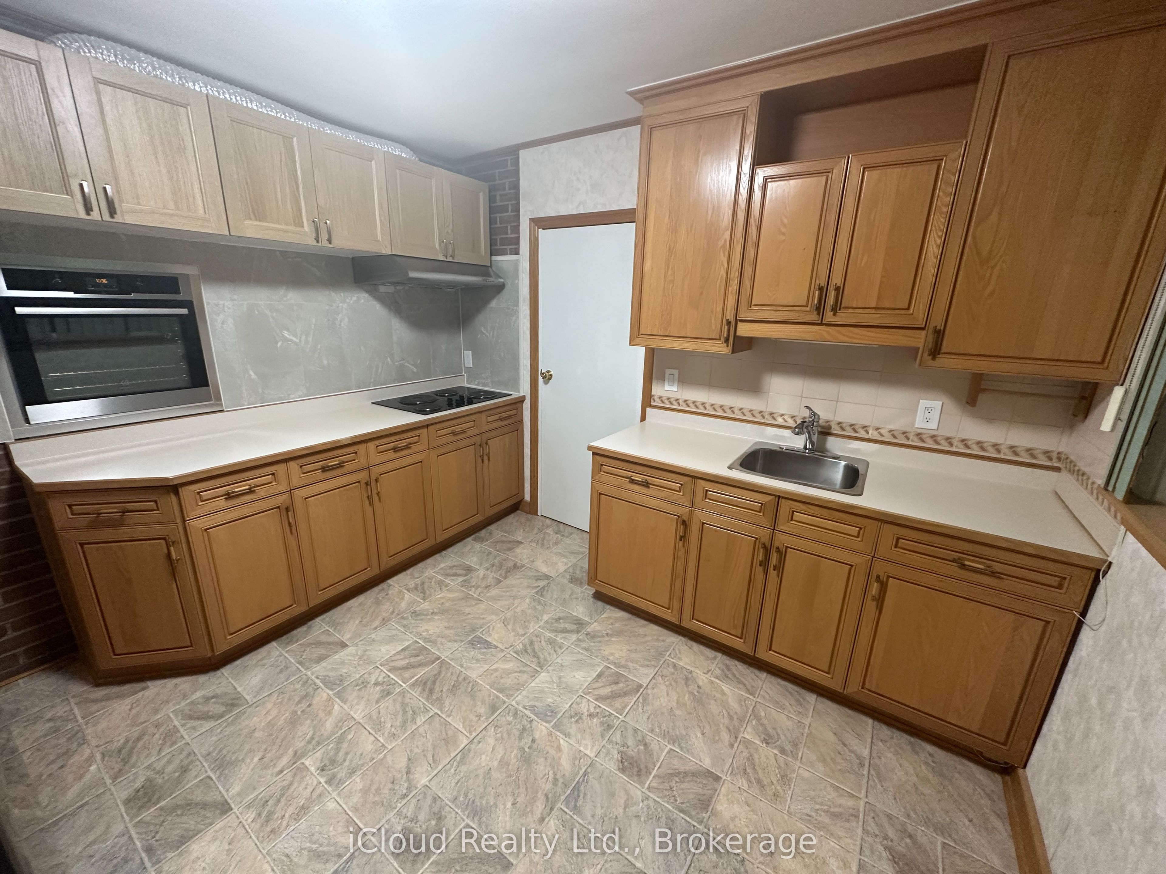 17 Sora Drive Main Property Photo 11