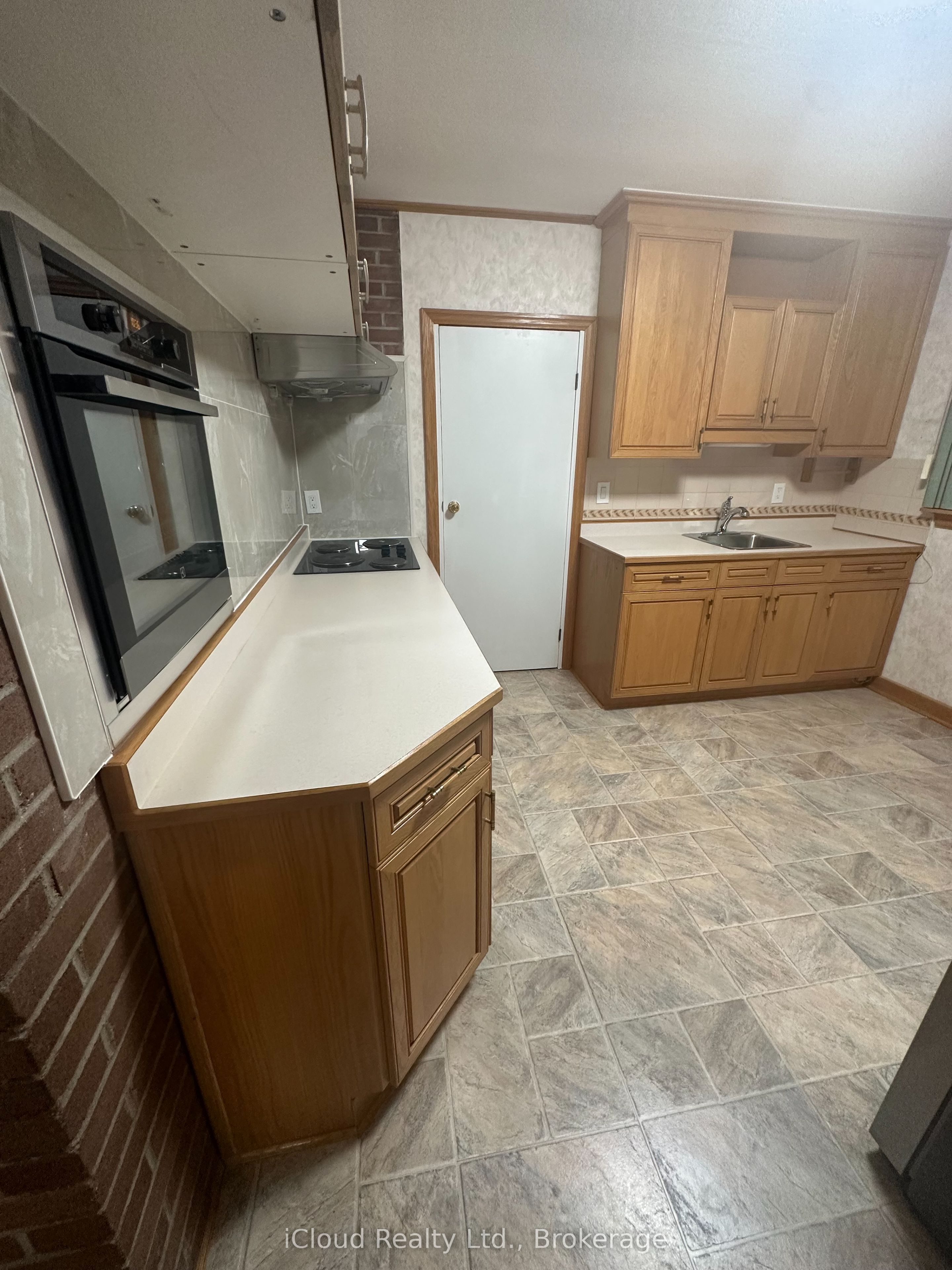 17 Sora Drive Main Property Photo 13
